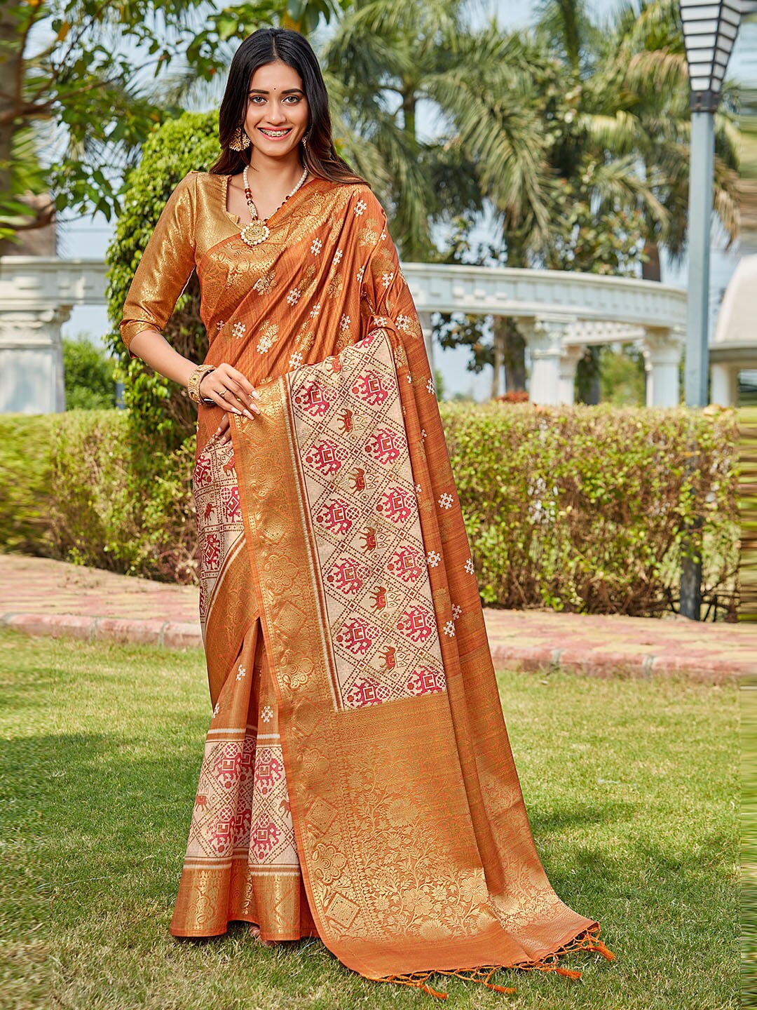 

Ishin Ethnic Motifs Zari Patola Saree, Mustard