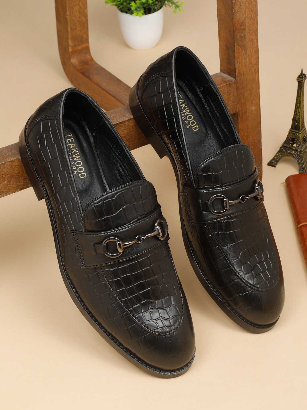 

Teakwood Leathers Men Textured Leather Sneakers, Black