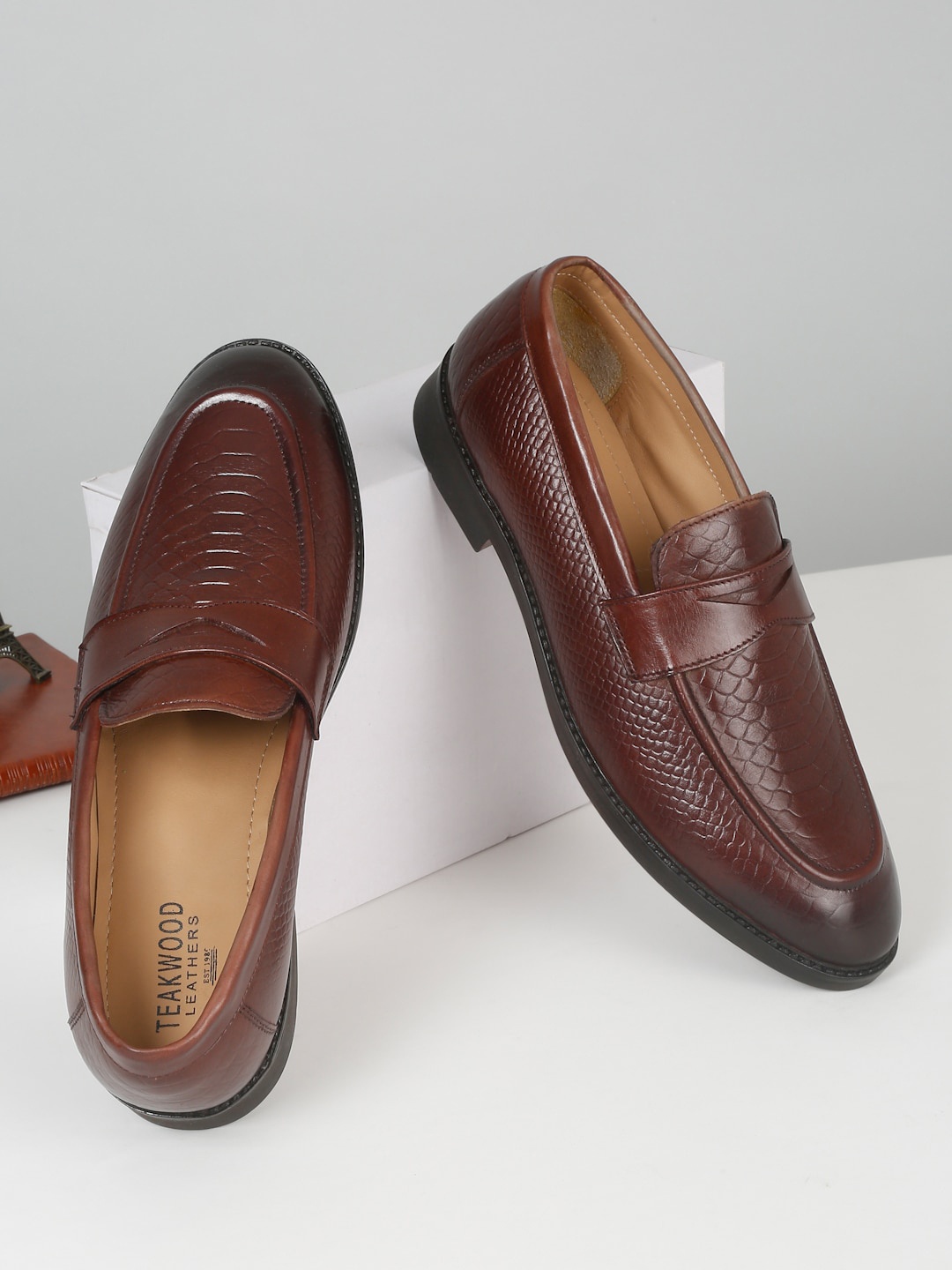 

Teakwood Leathers Men Textured Leather Loafers, Brown