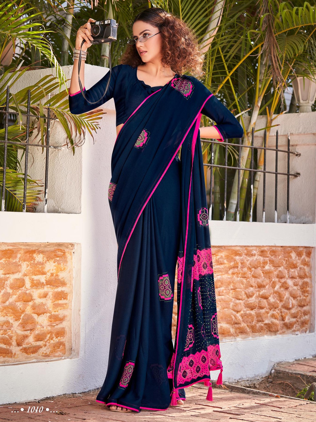 

Mitera Ethnic Motifs Pure Chiffon Saree, Navy blue