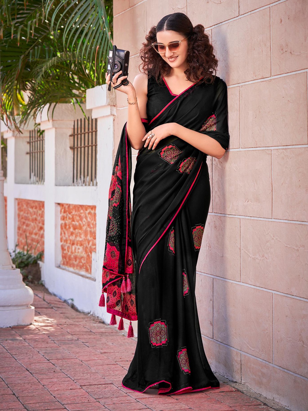 

Mitera Ethnic Motifs Pure Chiffon Saree, Black