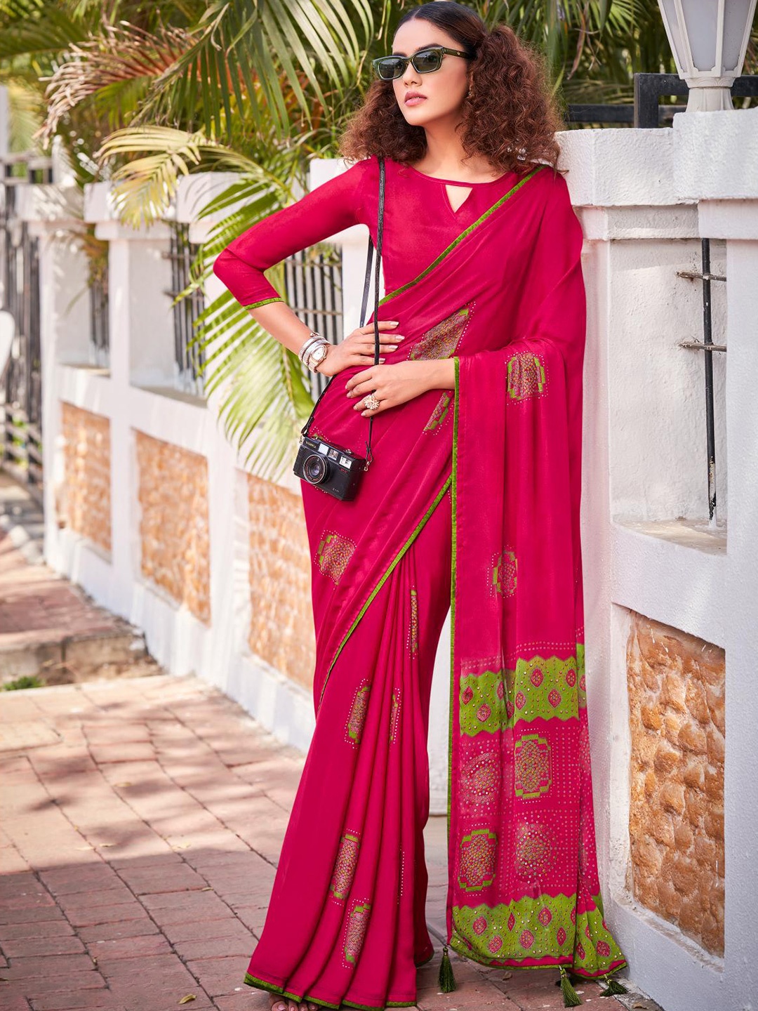 

Mitera Ethnic Motifs Pure Chiffon Saree, Pink