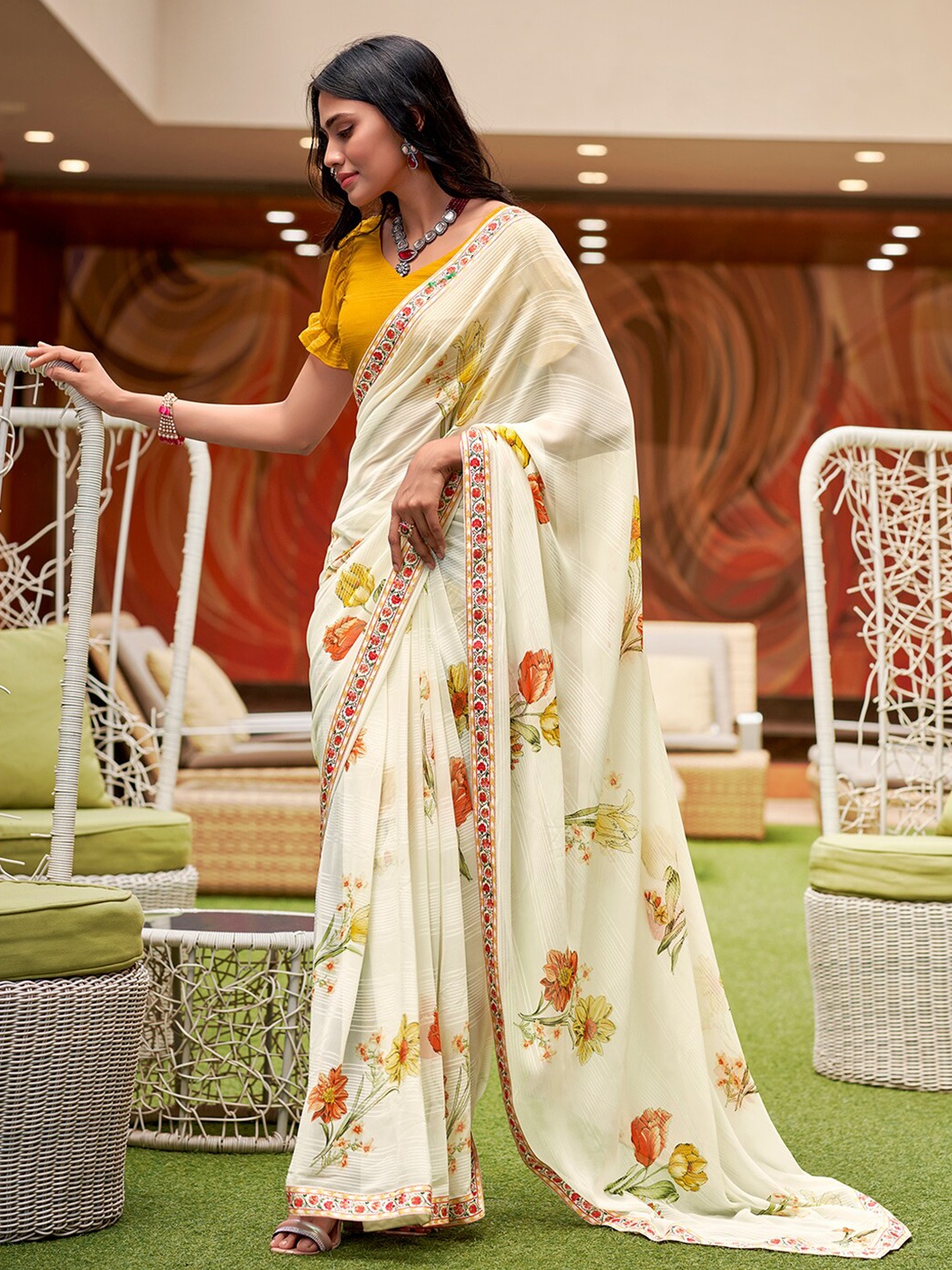 

Mitera Floral Pure Georgette Saree, Cream