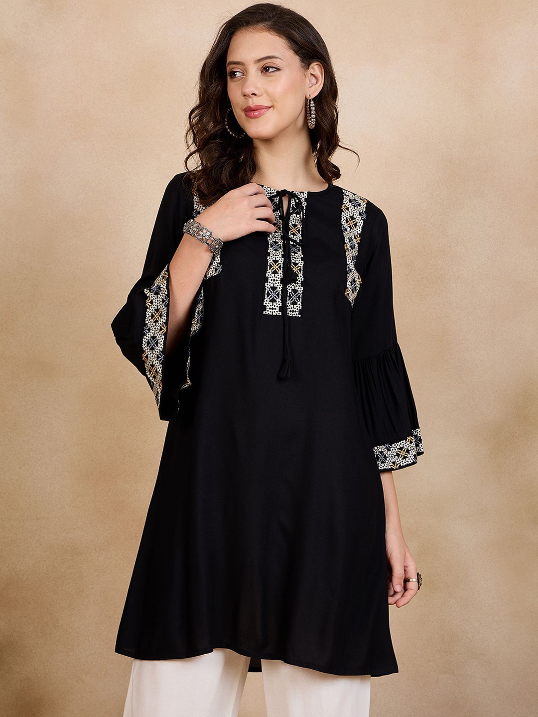 

Anouk Black Geometric Yoke Design Tie-Up Neck Thread Work A-Line Kurta