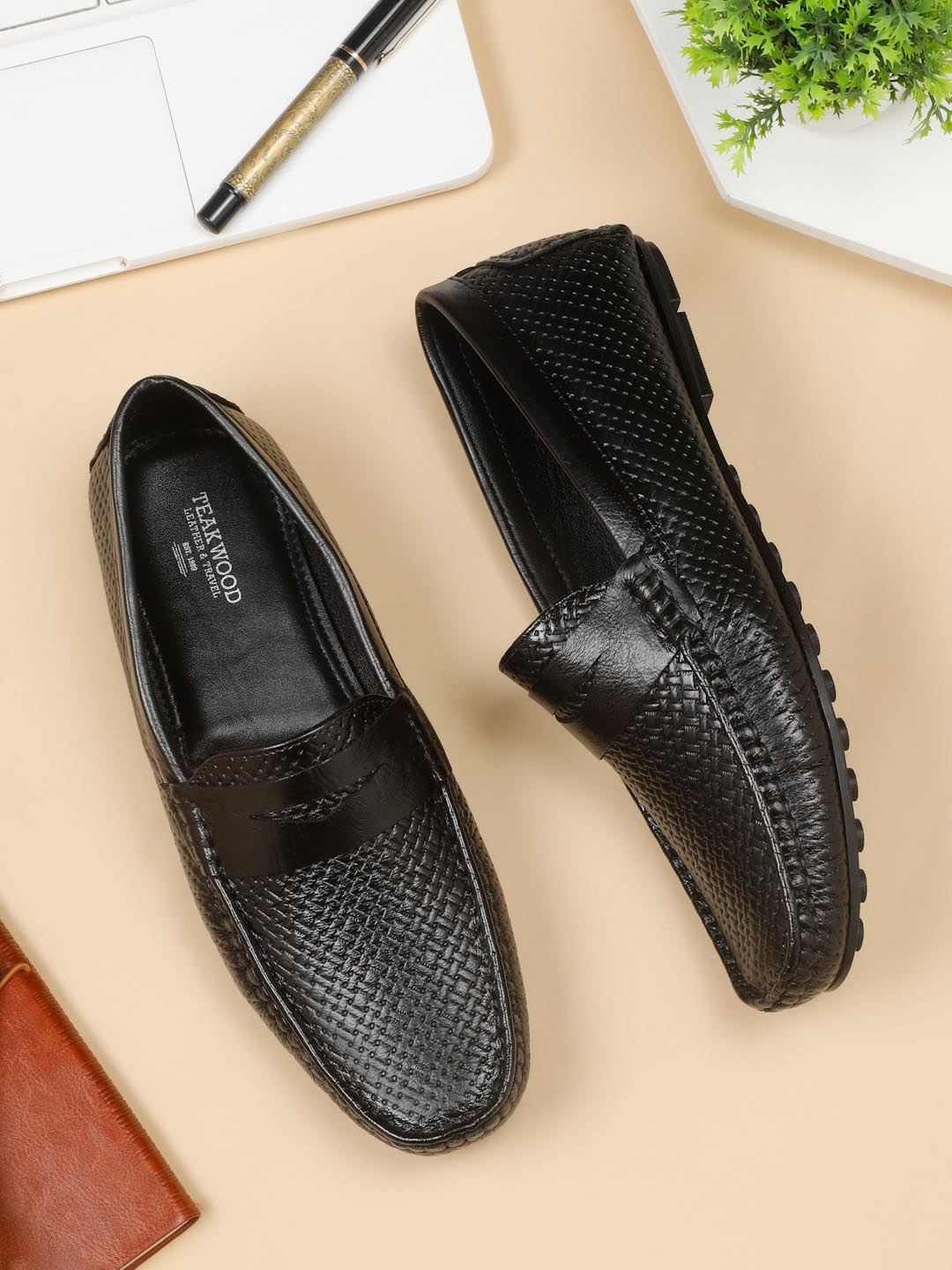 

Teakwood Leathers Men Textured Leather Sneakers, Black