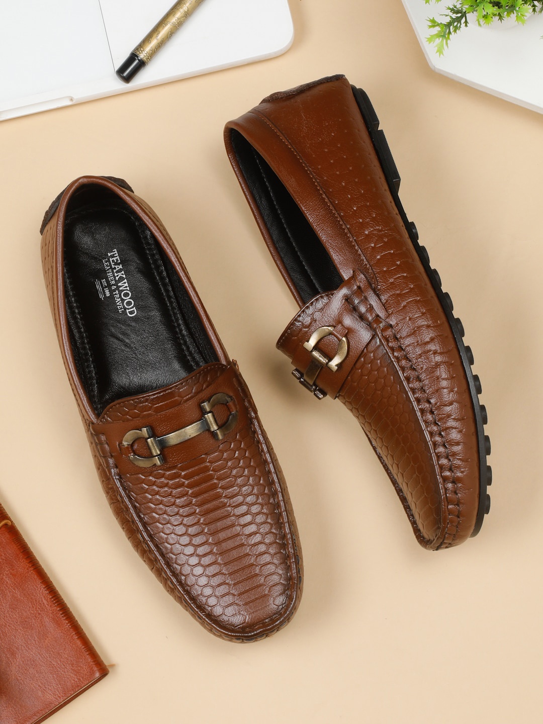 

Teakwood Leathers Men Textured Leather Horsebit Loafers, Brown
