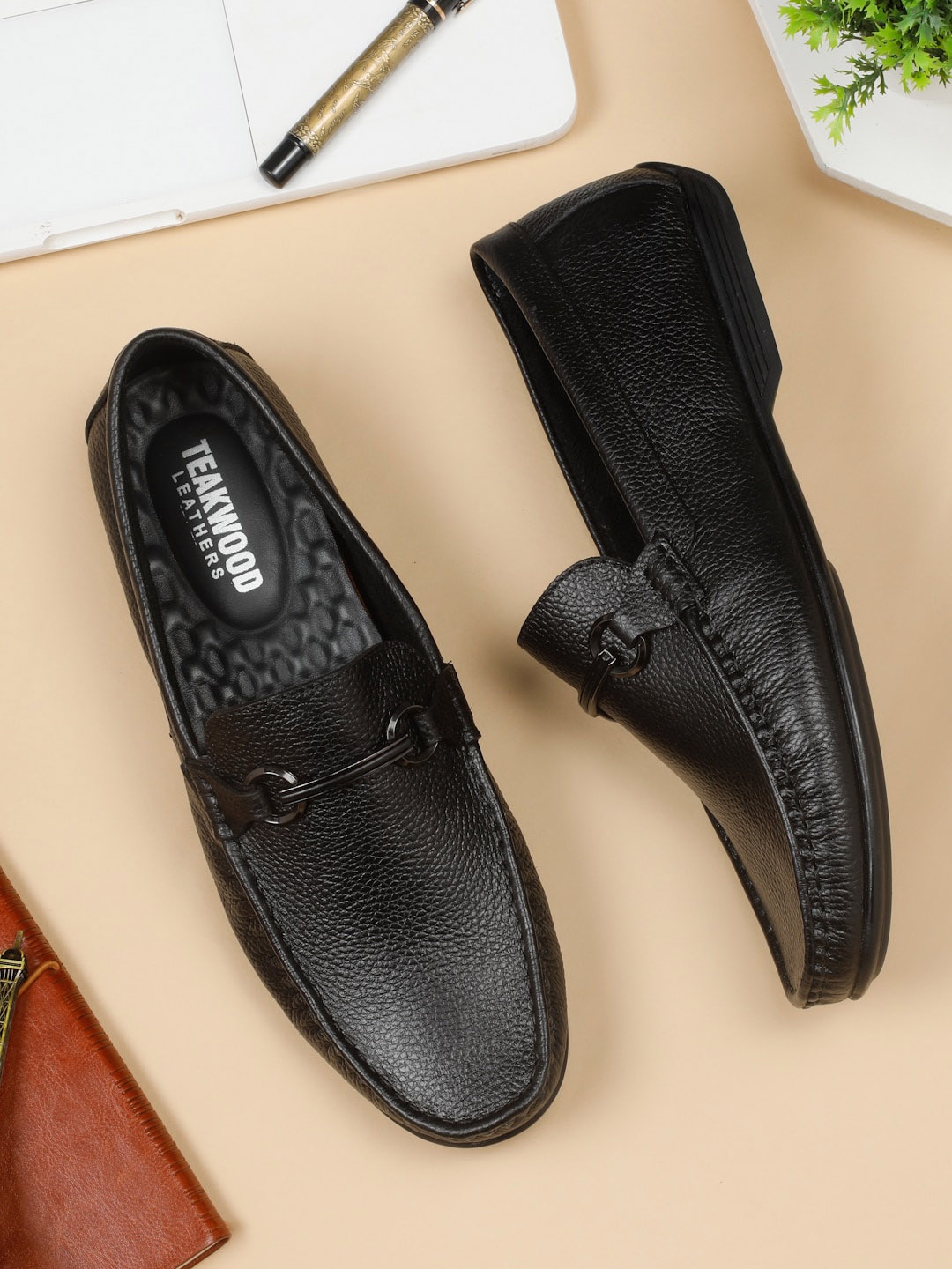 

Teakwood Leathers Men Textured Round Toe Leather Loafers, Black