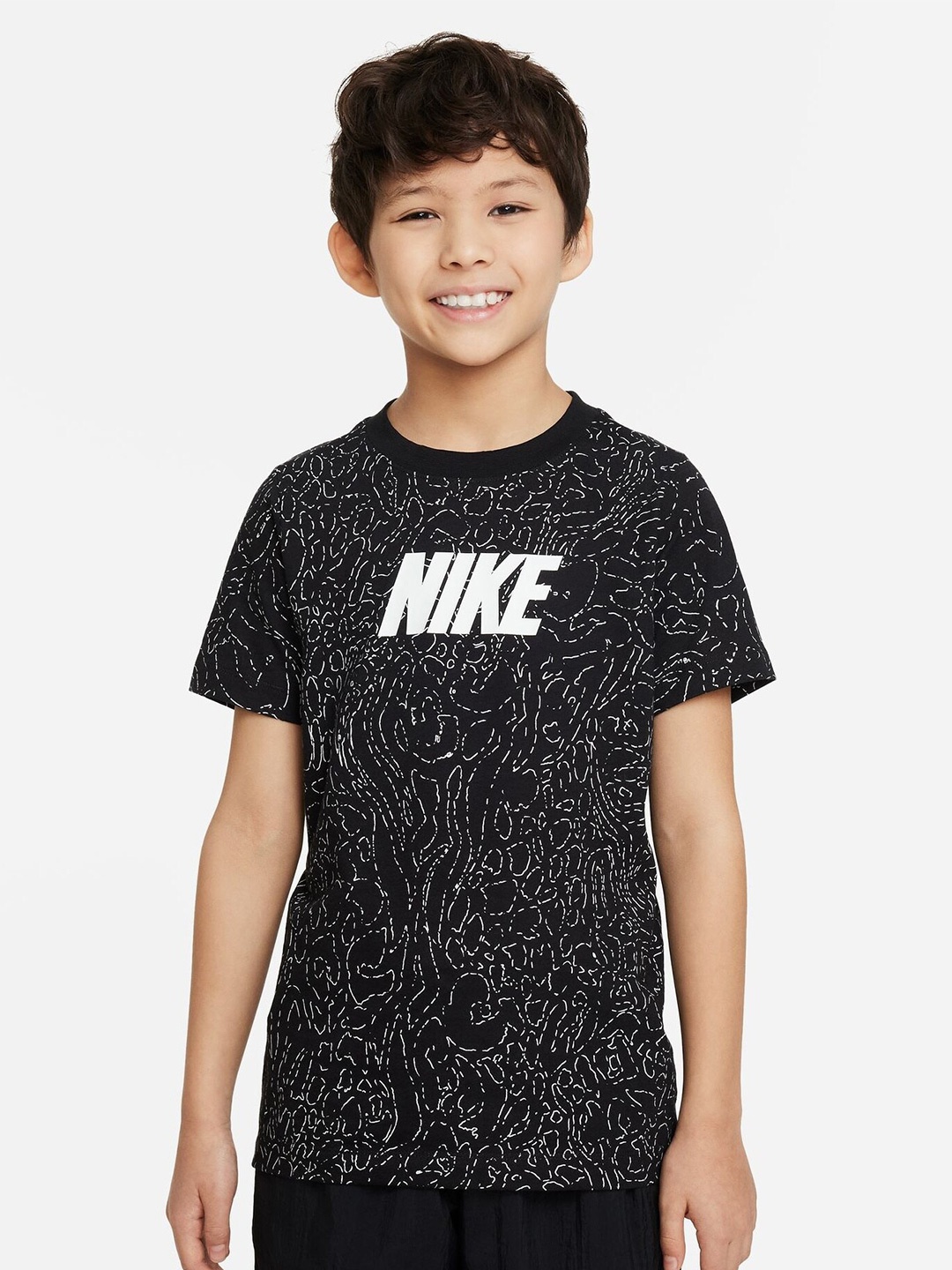 

Nike Sportswear Older Kids' (Boys') T-Shirt, Black