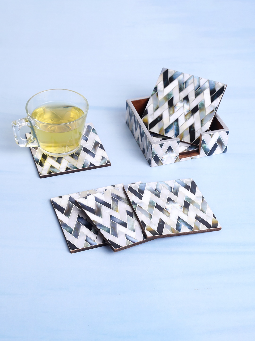 

THE HOME CO. Cream & Gold Toned Textured Wooden Round Coasters