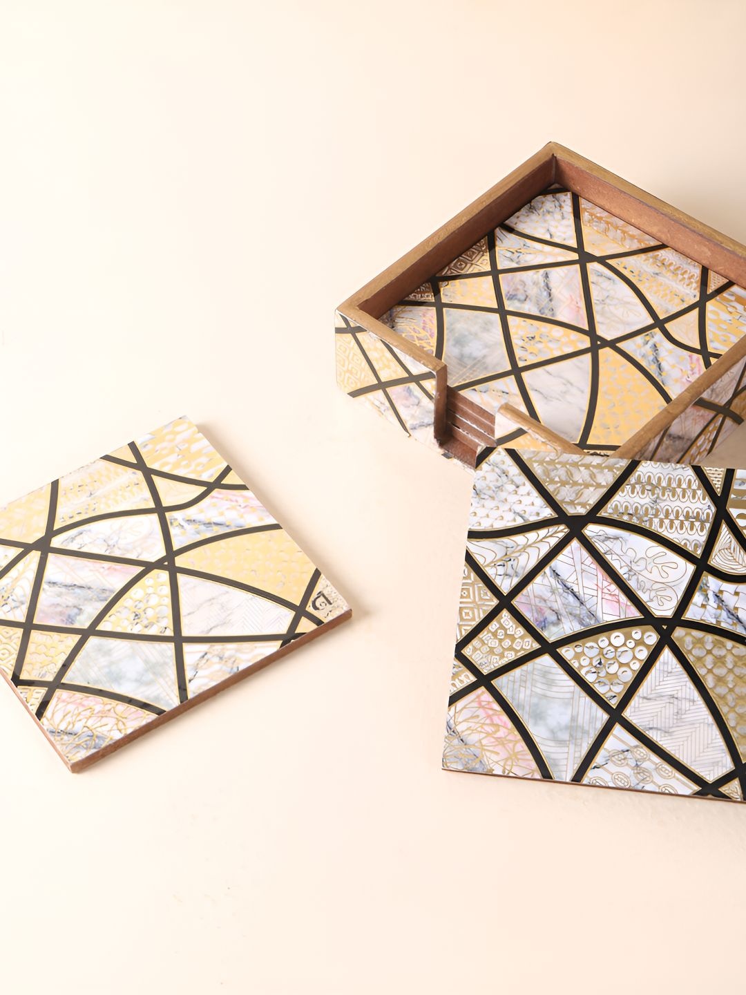 

THE HOME CO. Black & Beige 6 Pieces Crisscross Printed Wodoen Square Shaped Coasters