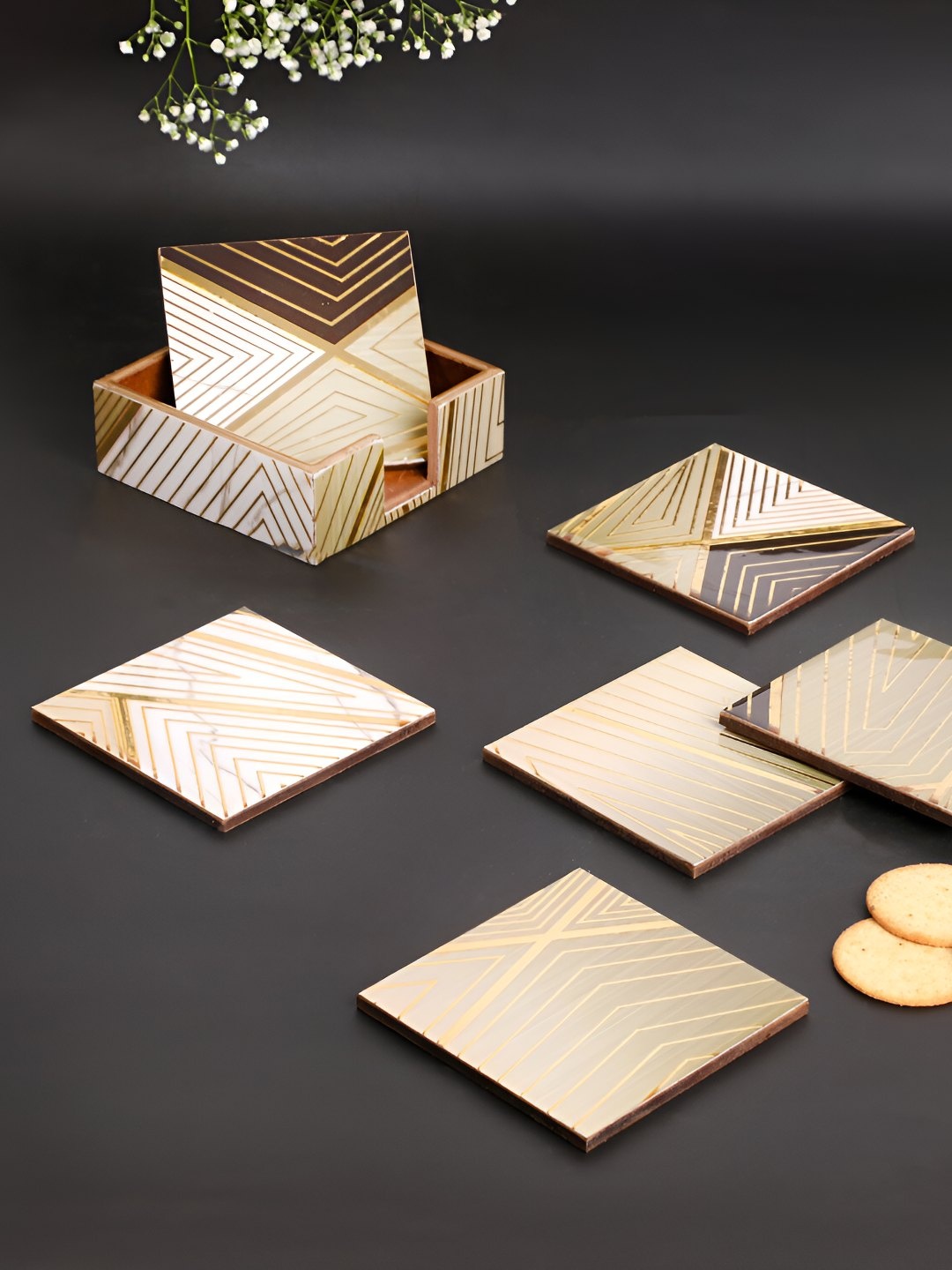 

THE HOME CO. Gold -Toned & Black 6Pcs Textured Wooden Square Coasters