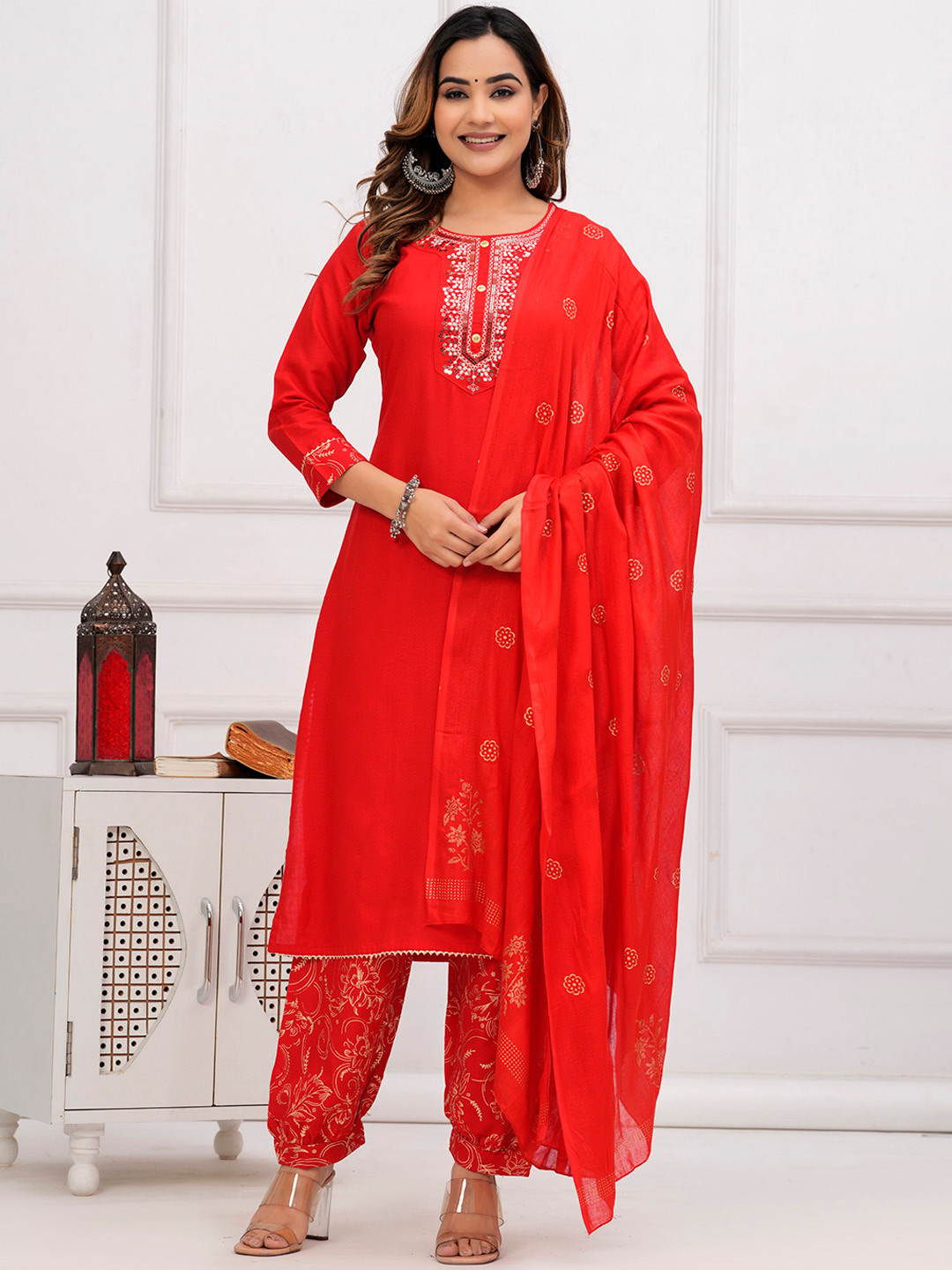

MATTLOOK Floral Yoke Design Round Neck Thread Work Straight Kurta with Salwar & Dupatta, Red