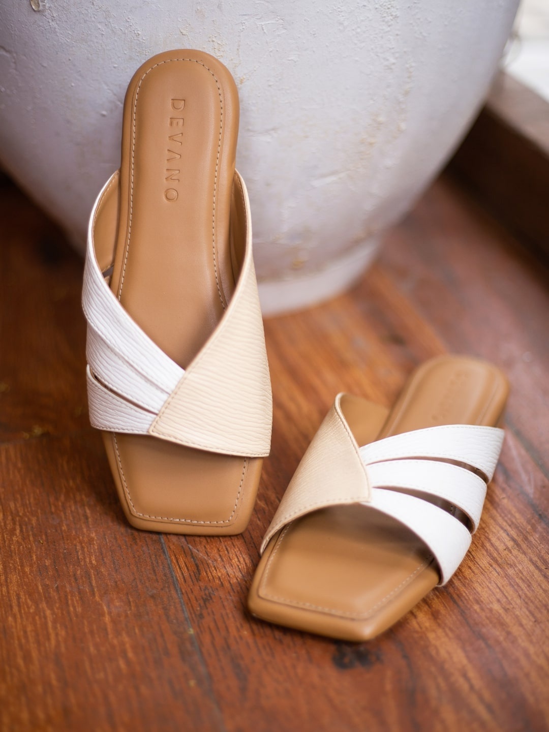 

Devano Colourblocked Open Toe Flats, Beige