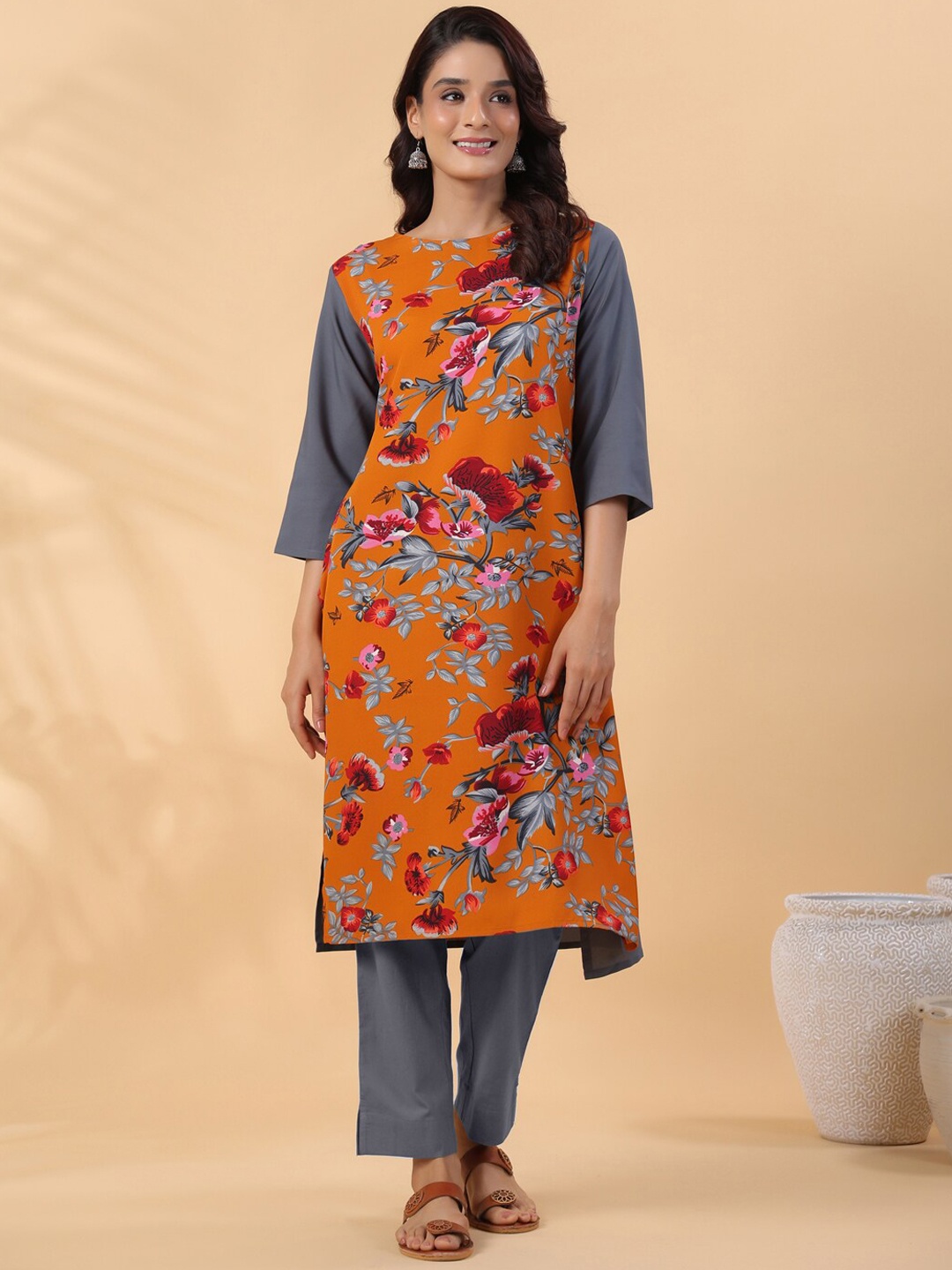 

KALINI Floral Printed Round Neck Crepe Straight Kurta, Black