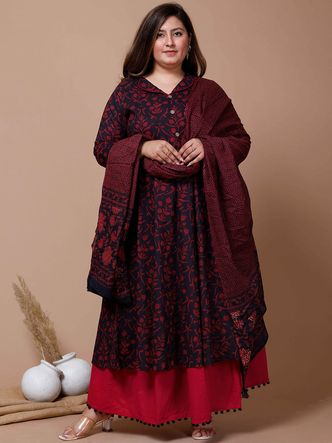 

MIRAVAN Floral Printed V-Neck Anarkali Kurta With Dupatta, Maroon