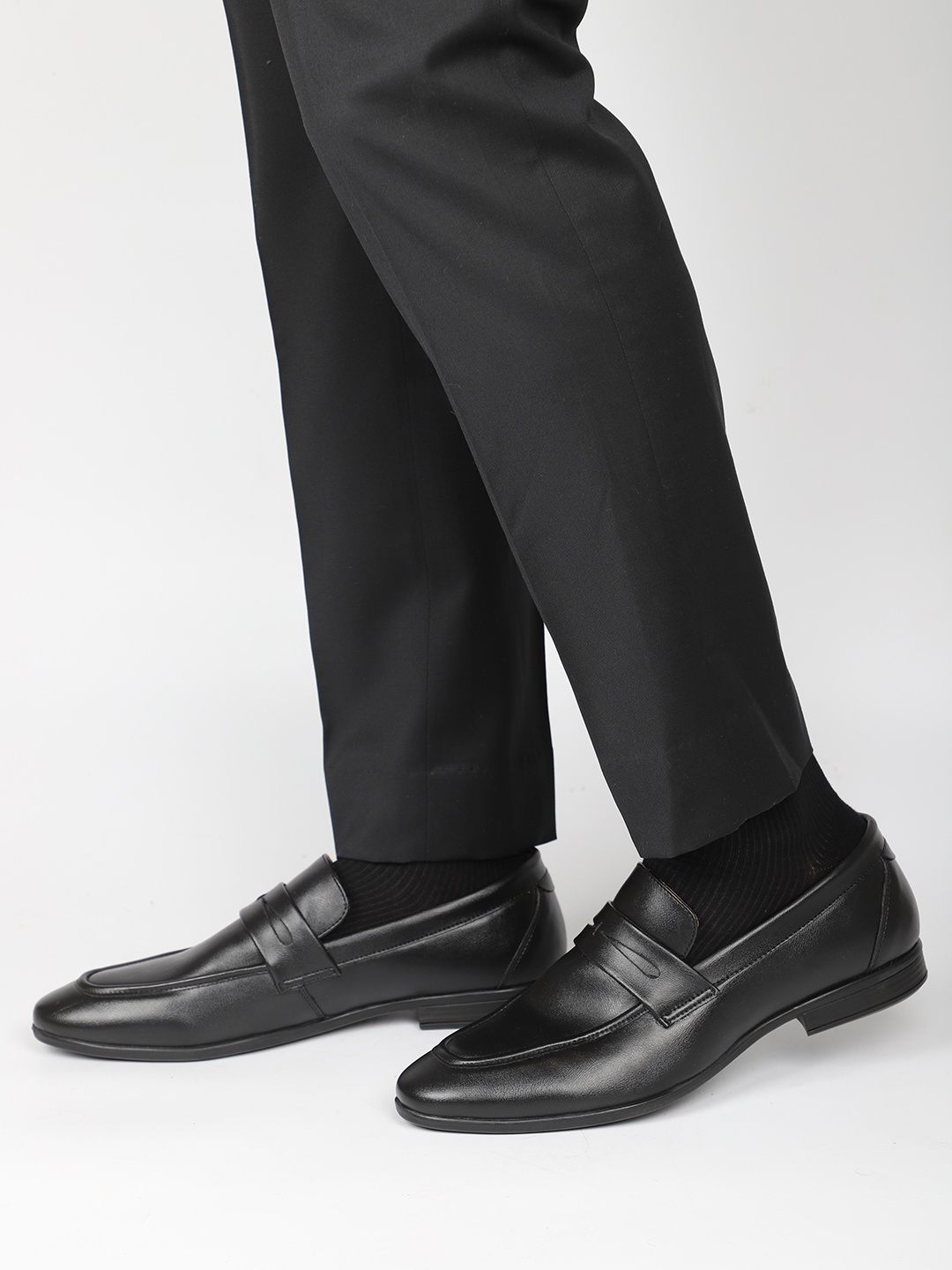 

PRIVO by Inc.5 Men Textured Leather Loafers, Black