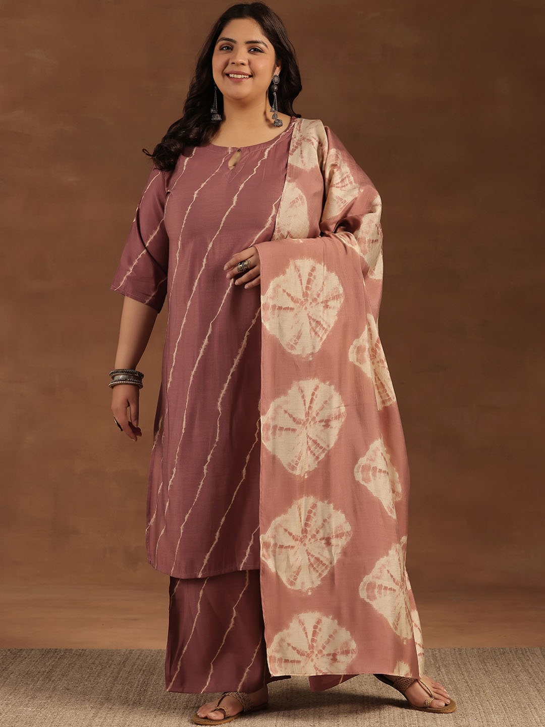 

EXTRA LOVE BY LIBAS Plus Size Dyed Regular Kurta with Palazzos & With Dupatta, Mauve