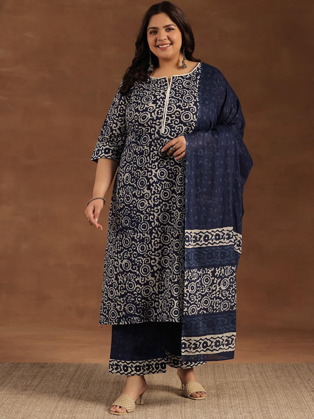 

EXTRA LOVE BY LIBAS Plus Size Printed Regular Pure Cotton Straight Kurta Set, Blue