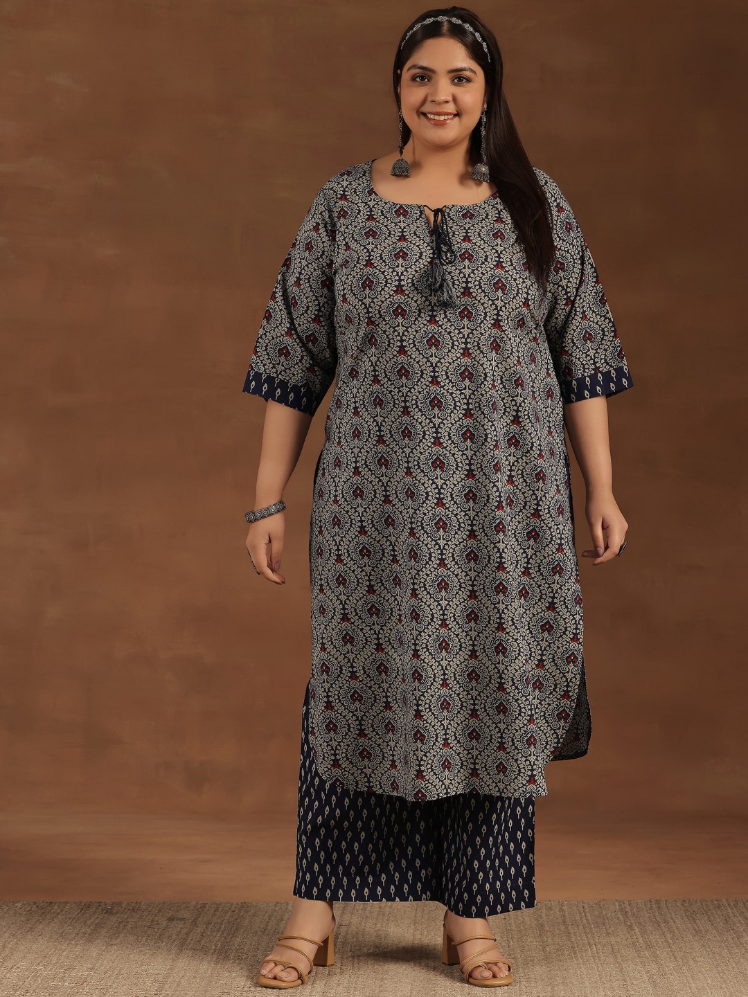 

EXTRA LOVE BY LIBAS Plus Size Floral Printed Gotta Patti Pure Cotton Kurta & Palazzos, Blue