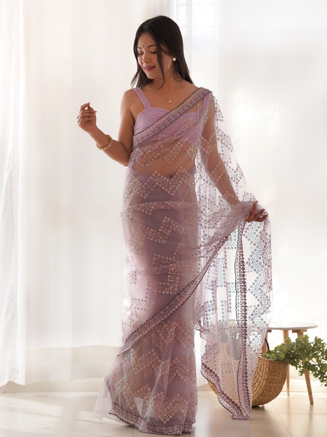 

Munir Floral Sequinned Art Silk Saree, Purple