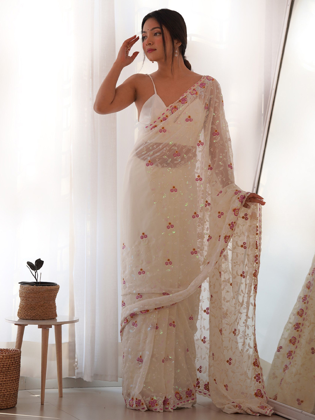 

Munir Floral Sequinned Art Silk Saree, Off white