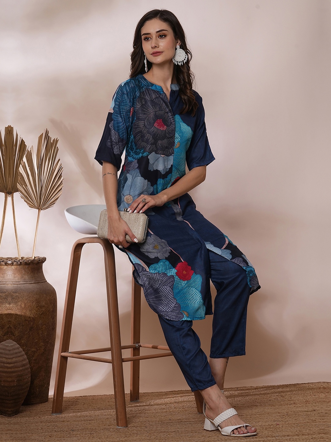 

Kiana Floral Printed Mandarin Collar Casual Curved Tunic With Trousers, Navy blue
