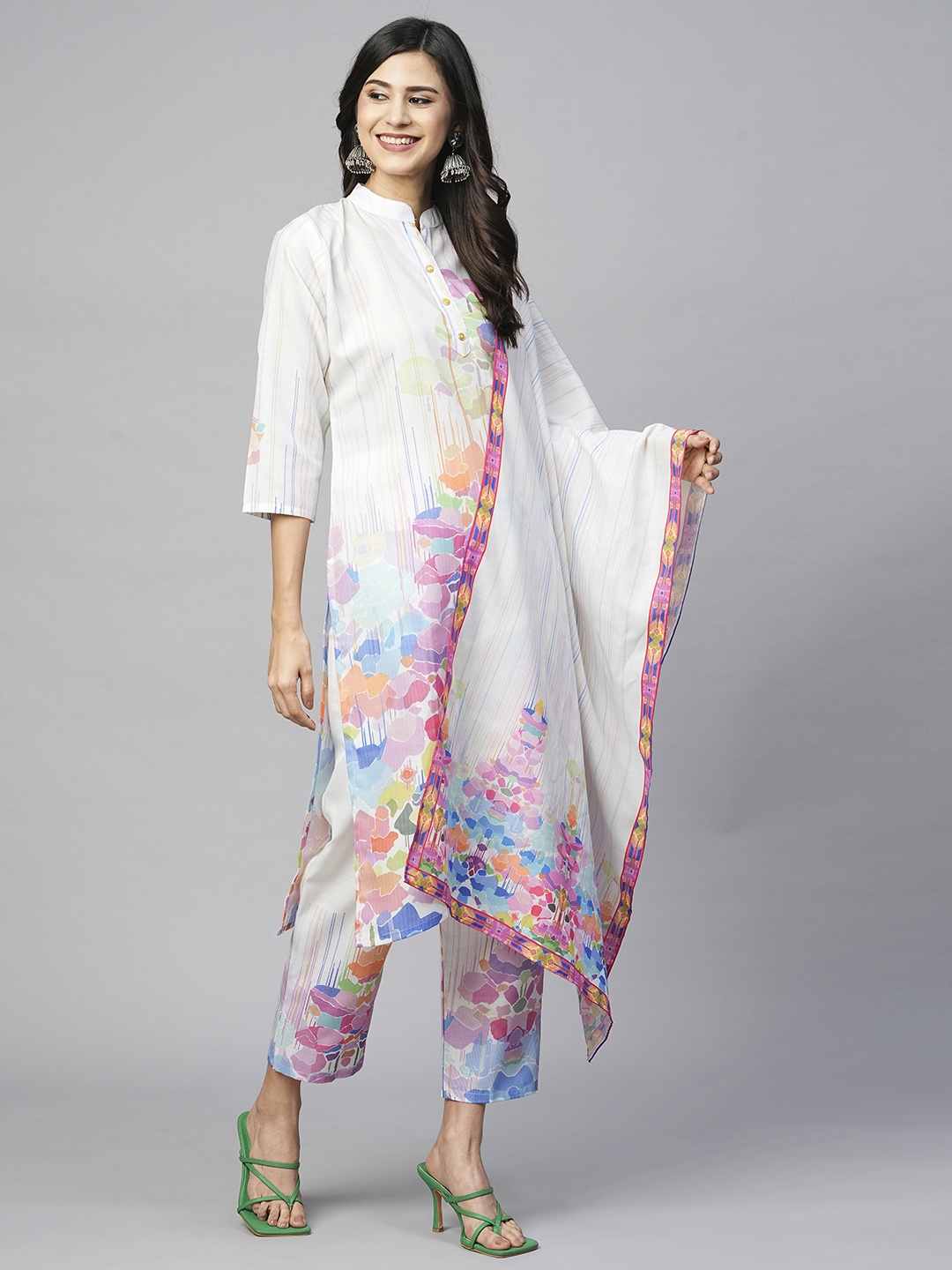 

Kiana Abstract Printed Mandarin Collar Top With Trousers Co-Ords, White