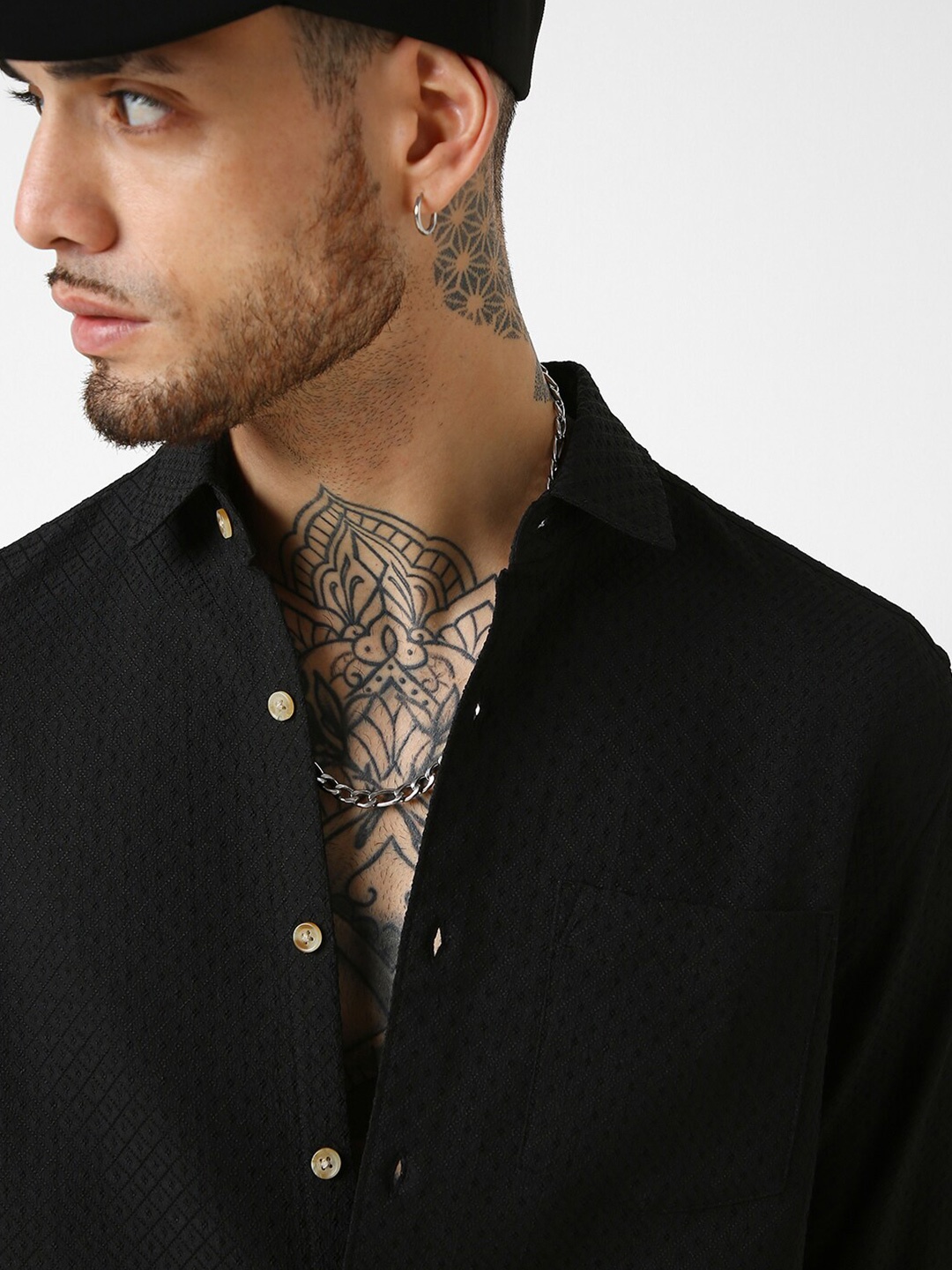 

VASTRADO Classic Spread Collar Slim Fit Opaque Casual Shirt, Black