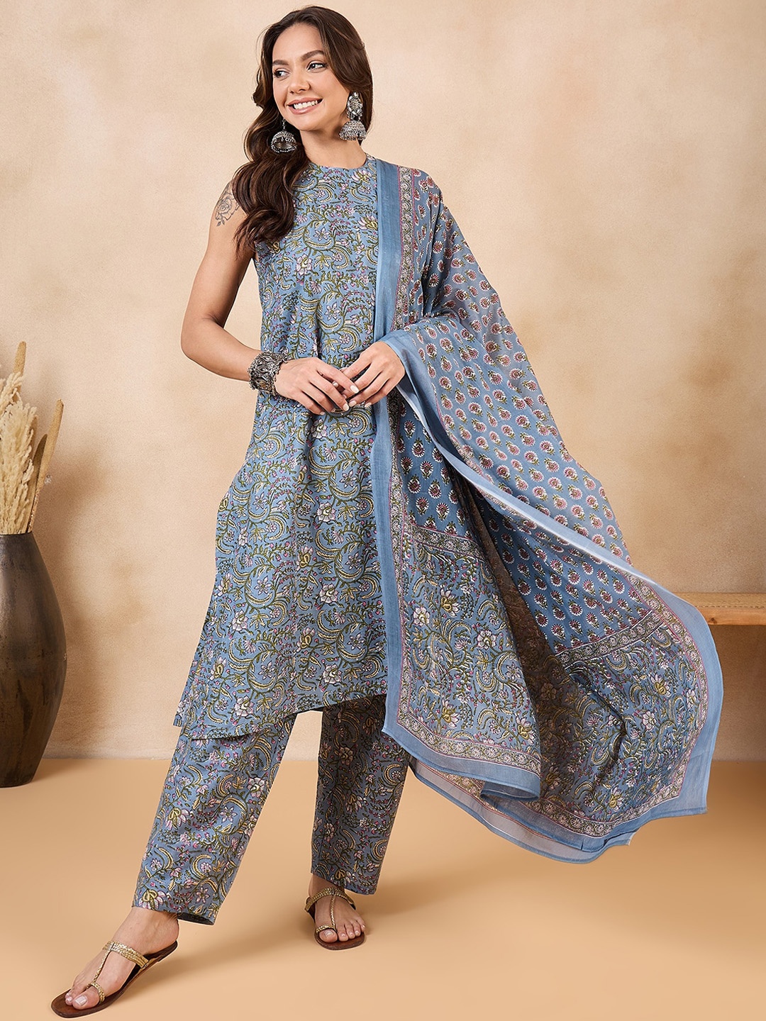 

InWeave Floral Printed Regular Pure Cotton Straight Kurta With Trousers & Dupatta, Grey