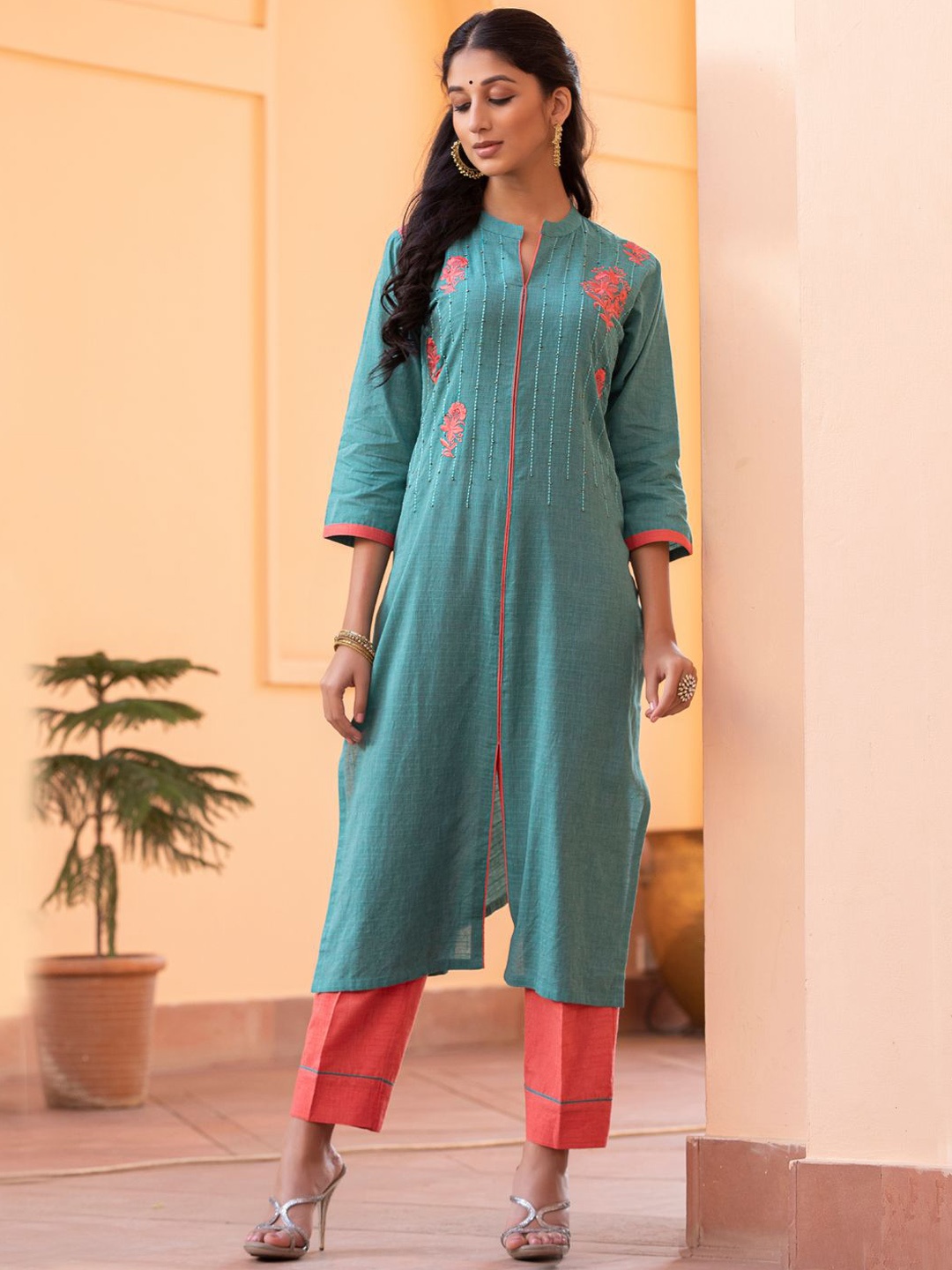

WOMEN PLUS Floral Embroidered Reglar Thread Work Pure Cotton Straight Kurta With Trousers, Blue