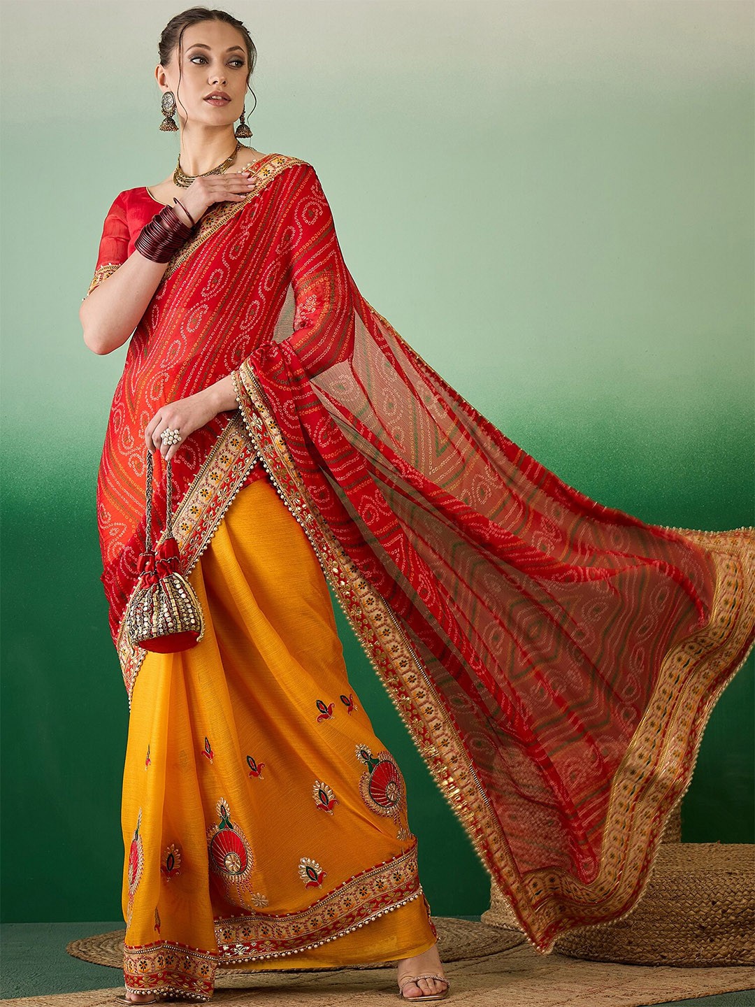 

KAVINDI Bandhani Embroidered Pure Chiffon Bandhani Saree, Yellow