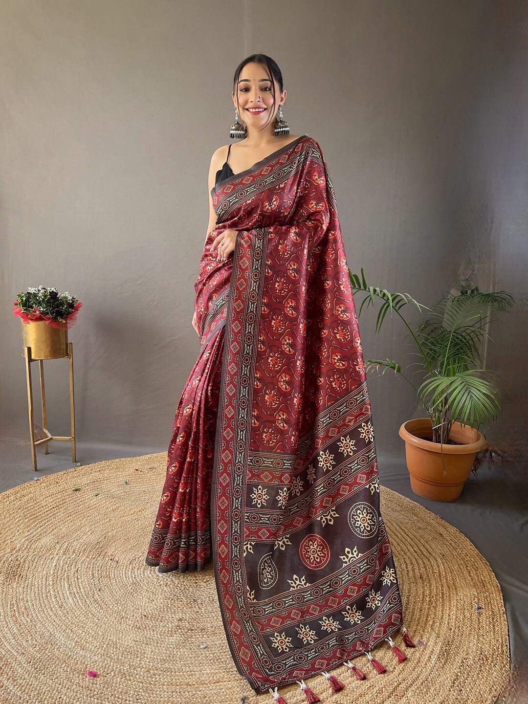 

SGF11 Ethnic Motifs Art Silk Chanderi Saree, Brown
