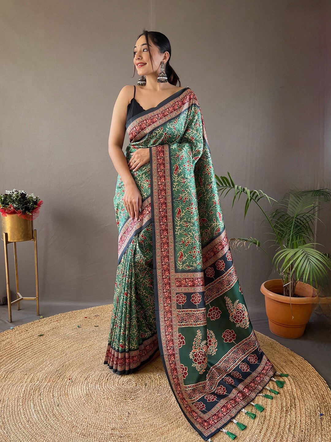 

SGF11 Ethnic Motifs Art Silk Chanderi Saree, Green