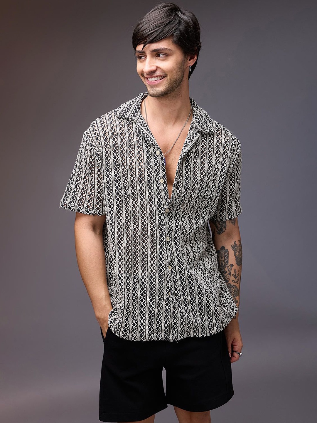 

FREAKINS Self Design Vertical Stripes Spread Collar Regular Fit Casual Shirt, Black