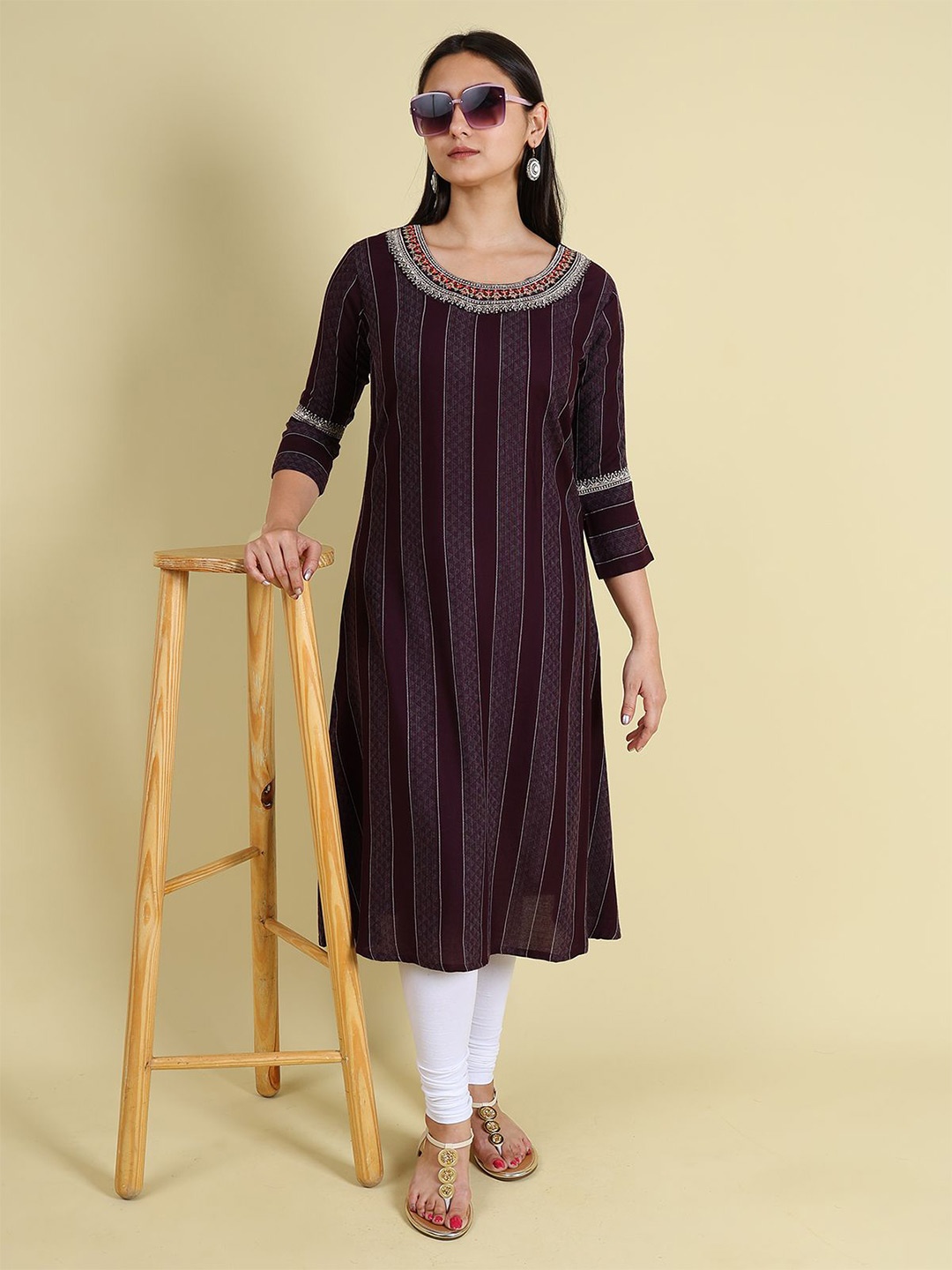

GRANTH FASHION Striped Digital Printed Round Neck Straight Kurta, Purple