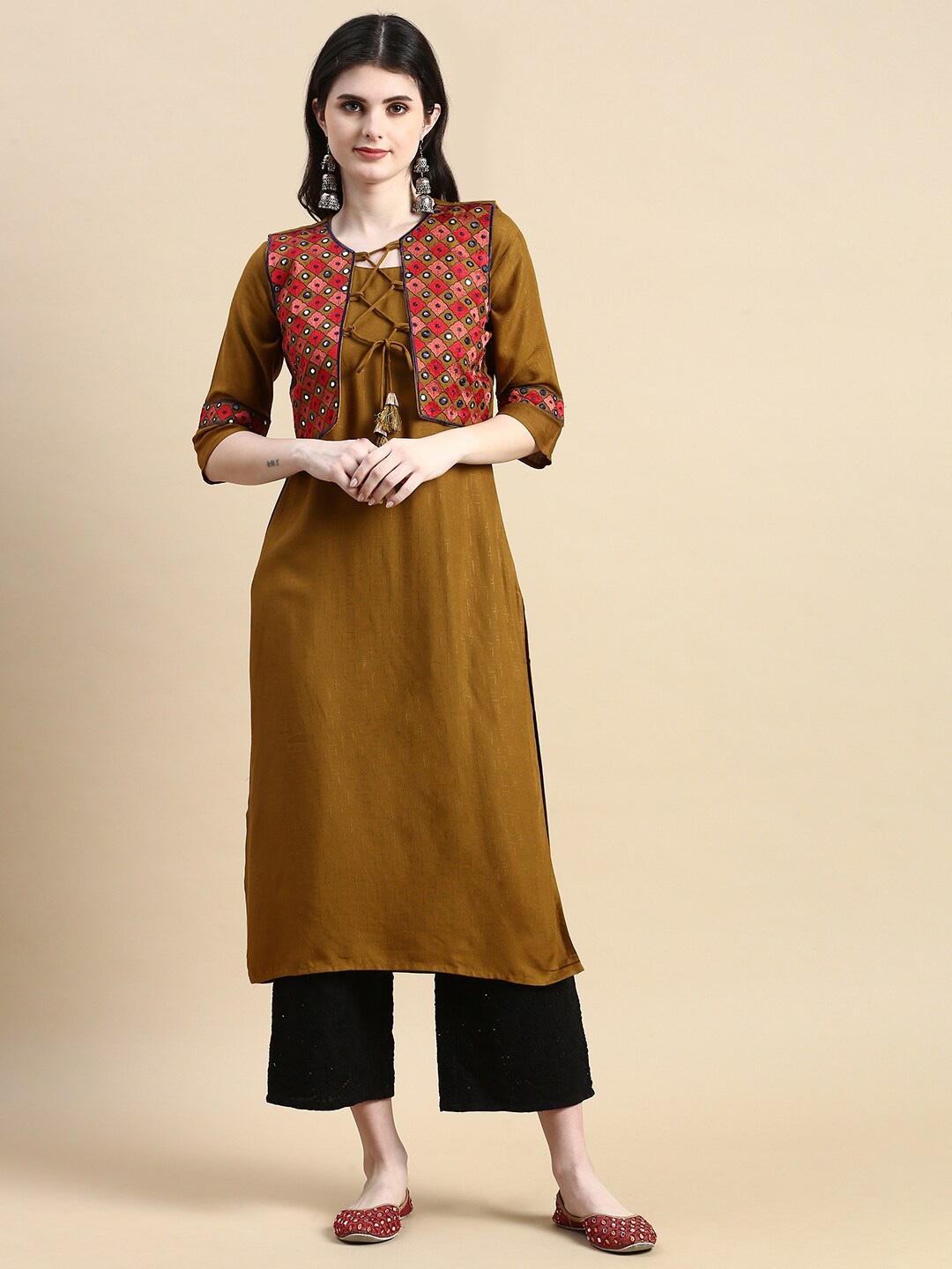 

GRANTH FASHION Round Neck Straight Kurta With Mirror Work Jacket, Green