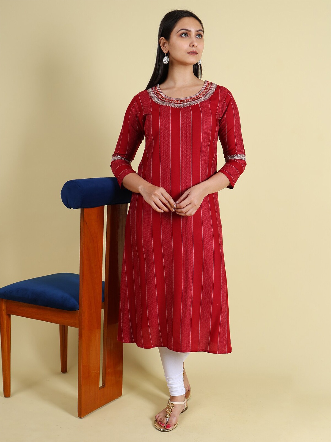 

GRANTH FASHION Embroidered Thread Work Kurta, Red