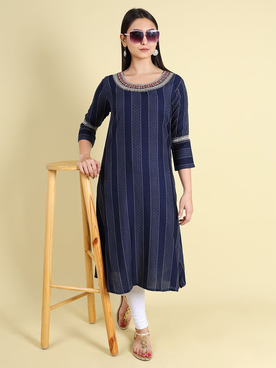 

GRANTH FASHION Striped Digital Printed Round Neck Straight Kurta, Blue