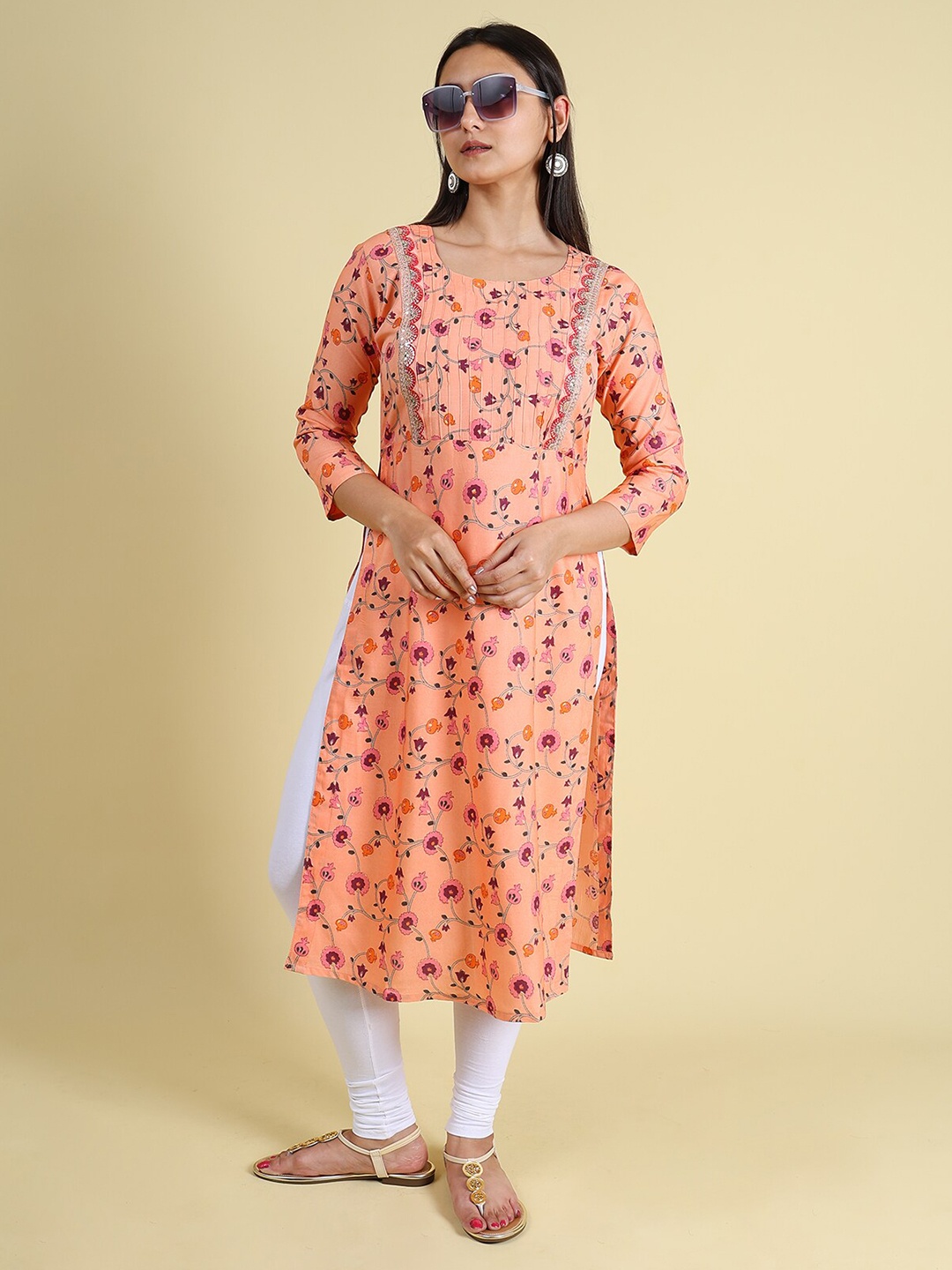 

GRANTH FASHION Floral Printed Gotta Patti Floral Kurta, Orange