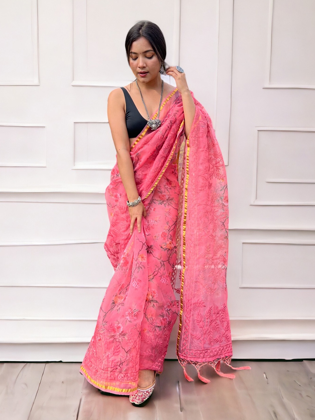 

Vastrasky Global Floral Zari Organza Saree, Pink