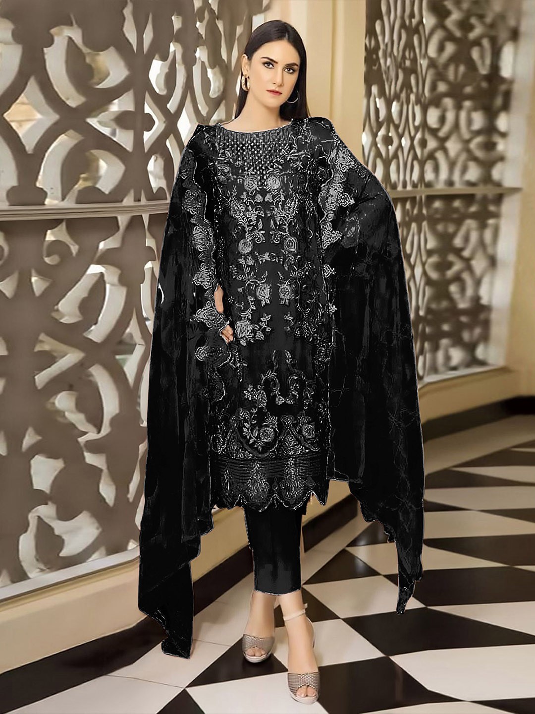 

ODETTE Women Floral Embroidered Regular Thread Work Kurta with Trousers & With Dupatta, Black