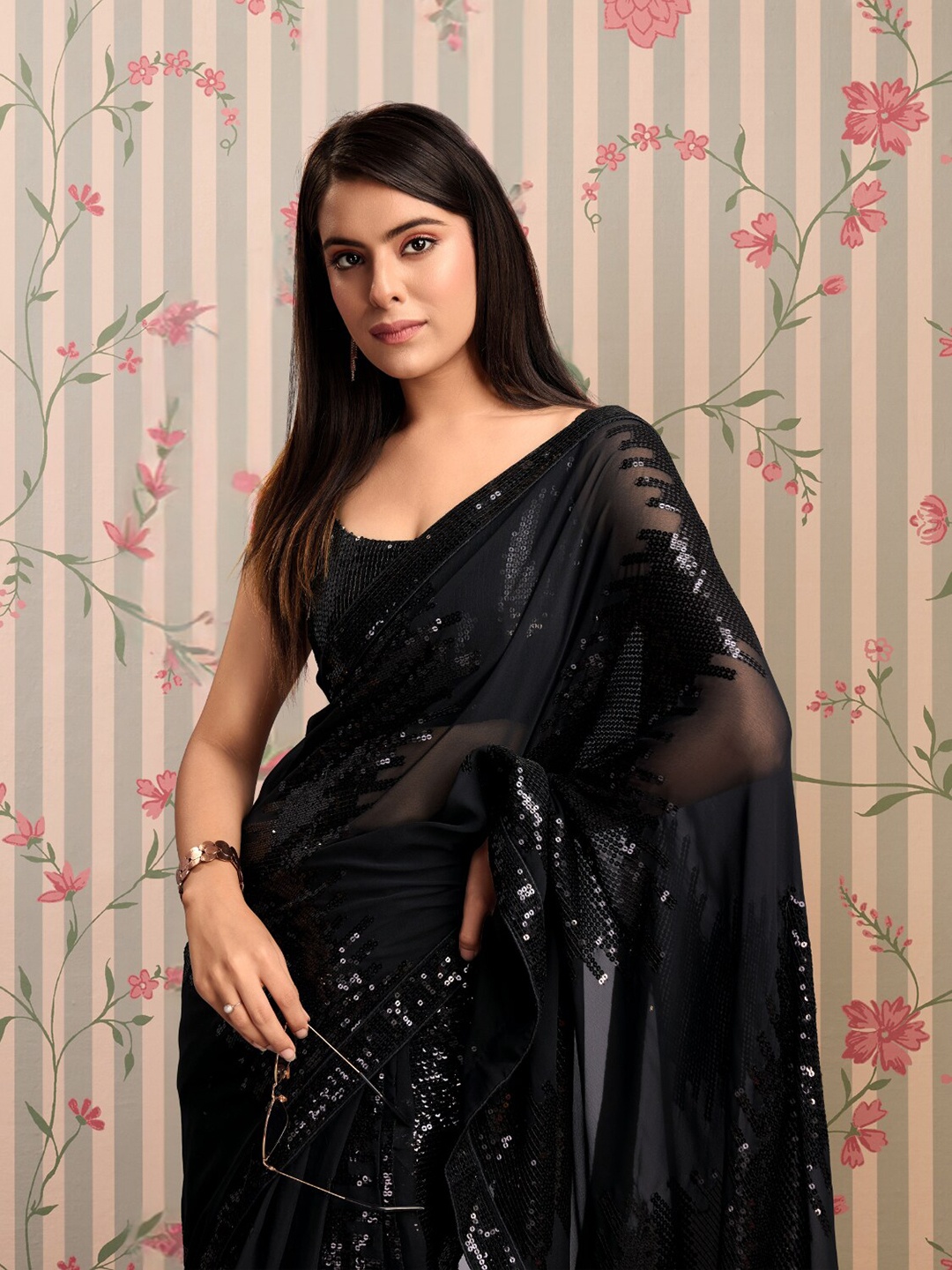 

Ode by House of Pataudi Embellished Sequinned Ready to Wear Saree, Black
