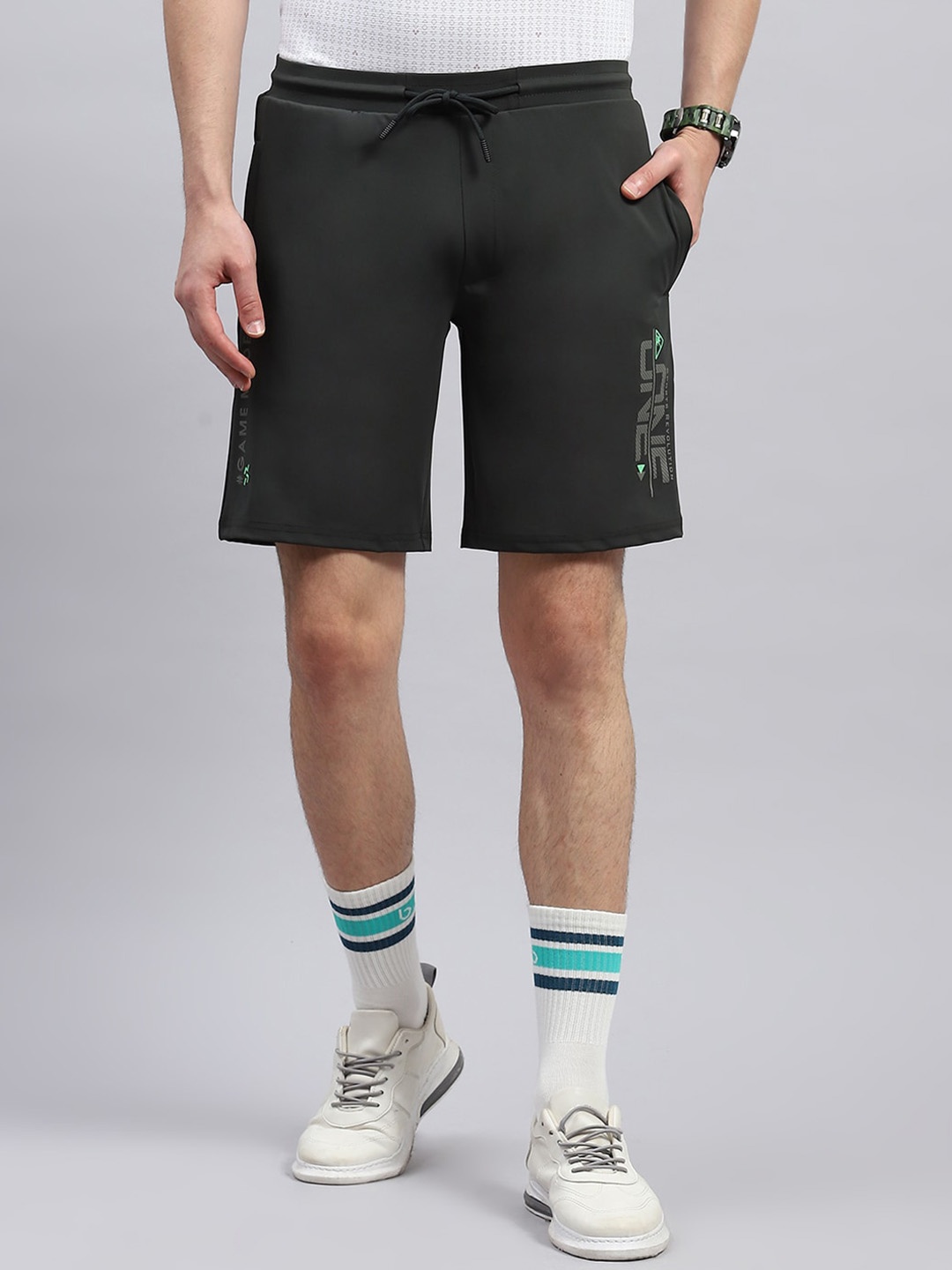 

Monte Carlo Men Solid Mid-Rise Cotton Regular Shorts, Black