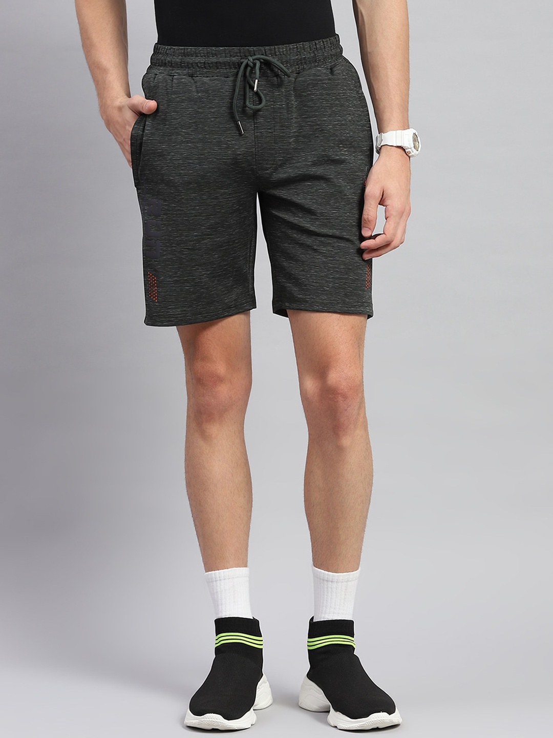 

Monte Carlo Men Solid Mid-Rise Cotton Regular Shorts, Olive