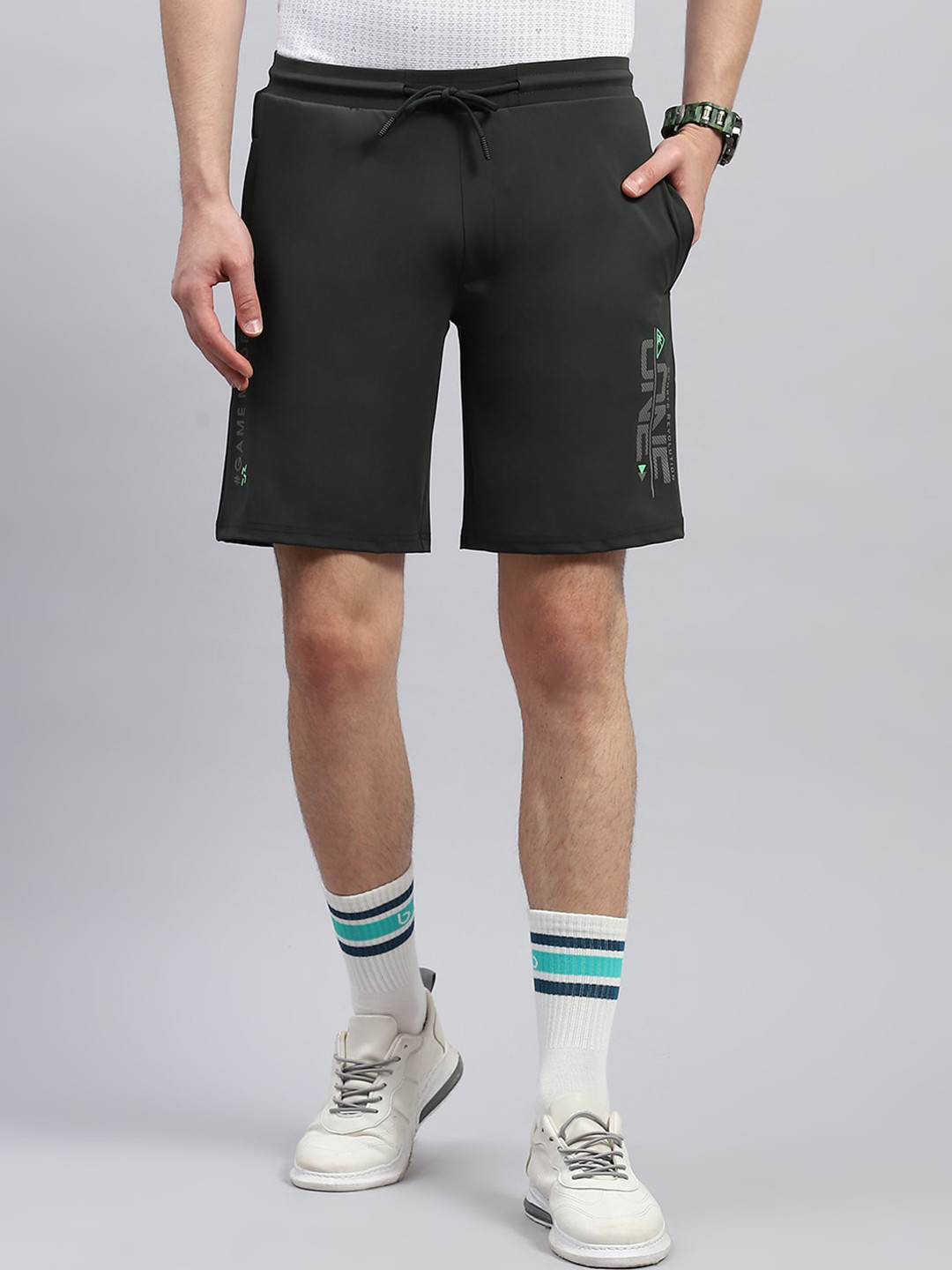

Monte Carlo Men Solid Mid-Rise Cotton Regular Shorts, Black