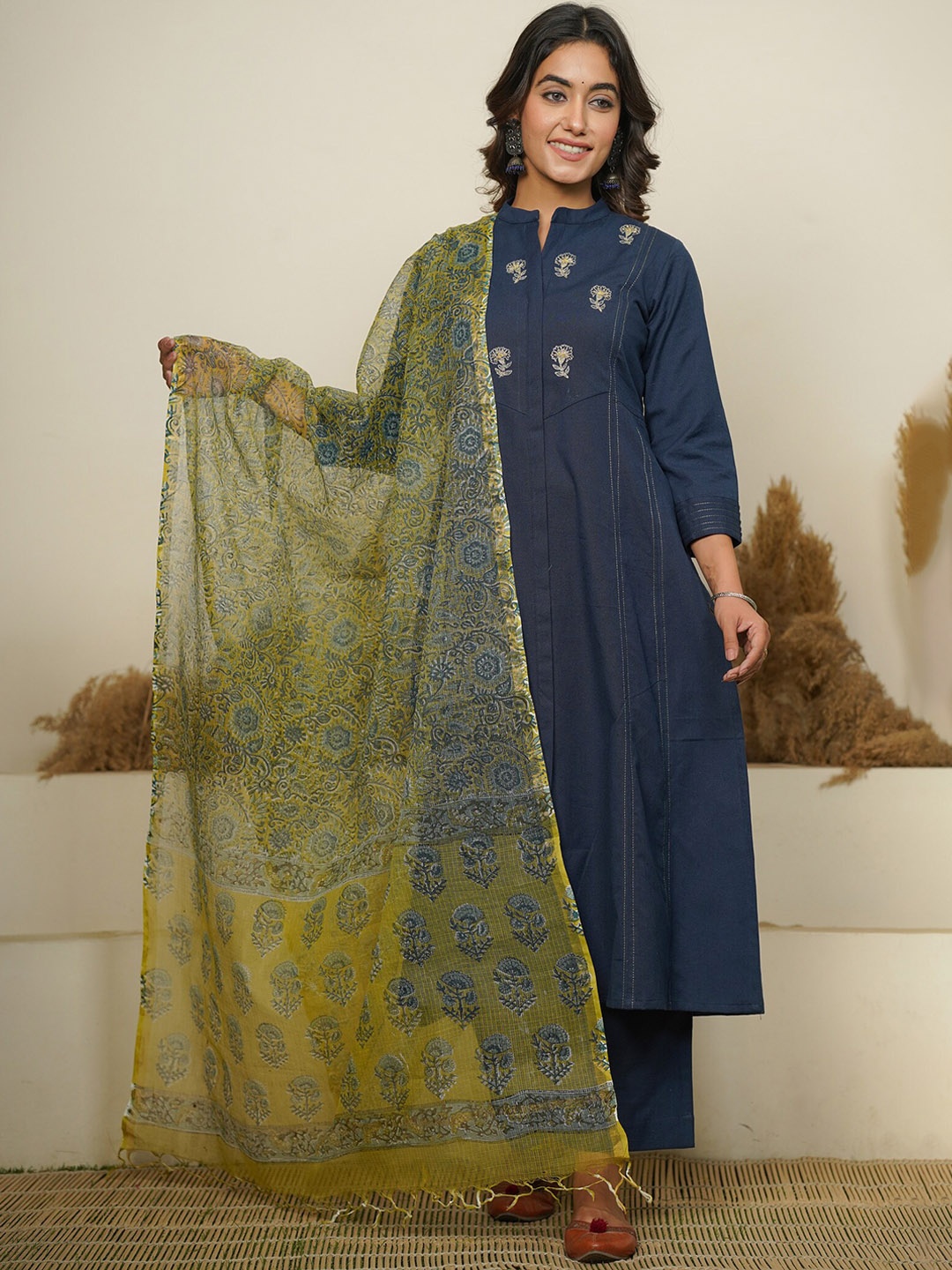 

JAIPURIBANNO Ethnic Motifs Embroidered Thread Work Pure Cotton Kurta &Trousers & Dupatta, Blue