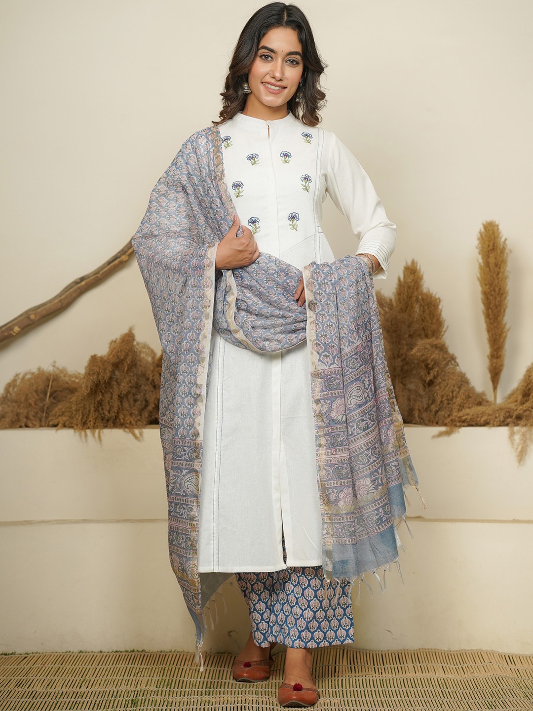 

JAIPURIBANNO Floral Embroidered Gotta Patti Pure Cotton A-Line Kurta & Trousers & Dupatta, White