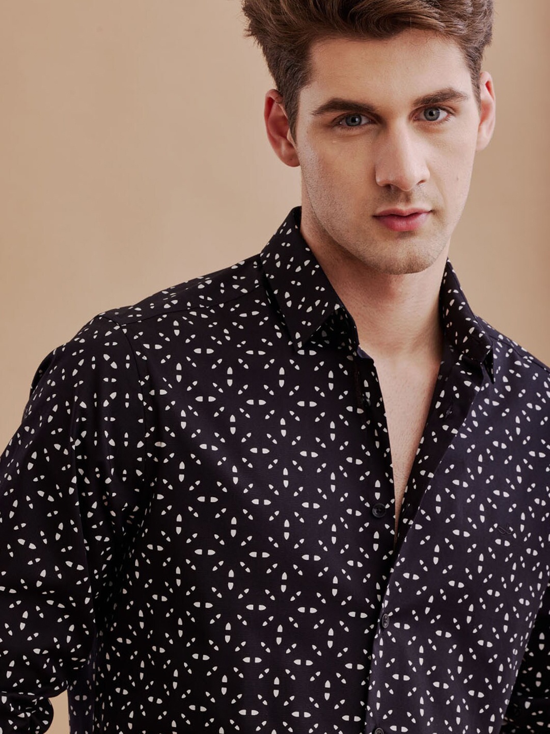 

Aldeno Comfort Geometric Printed Spread Collar Regular Fit Cotton Casual Shirt, Black