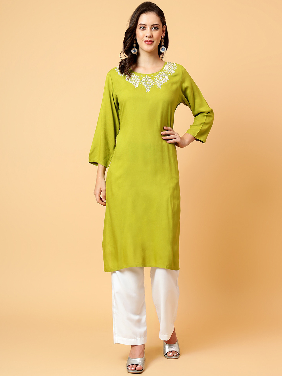 

Bani Women Round Neck Three-Quarter Sleeves Thread Work Liva Straight Kurta, Green
