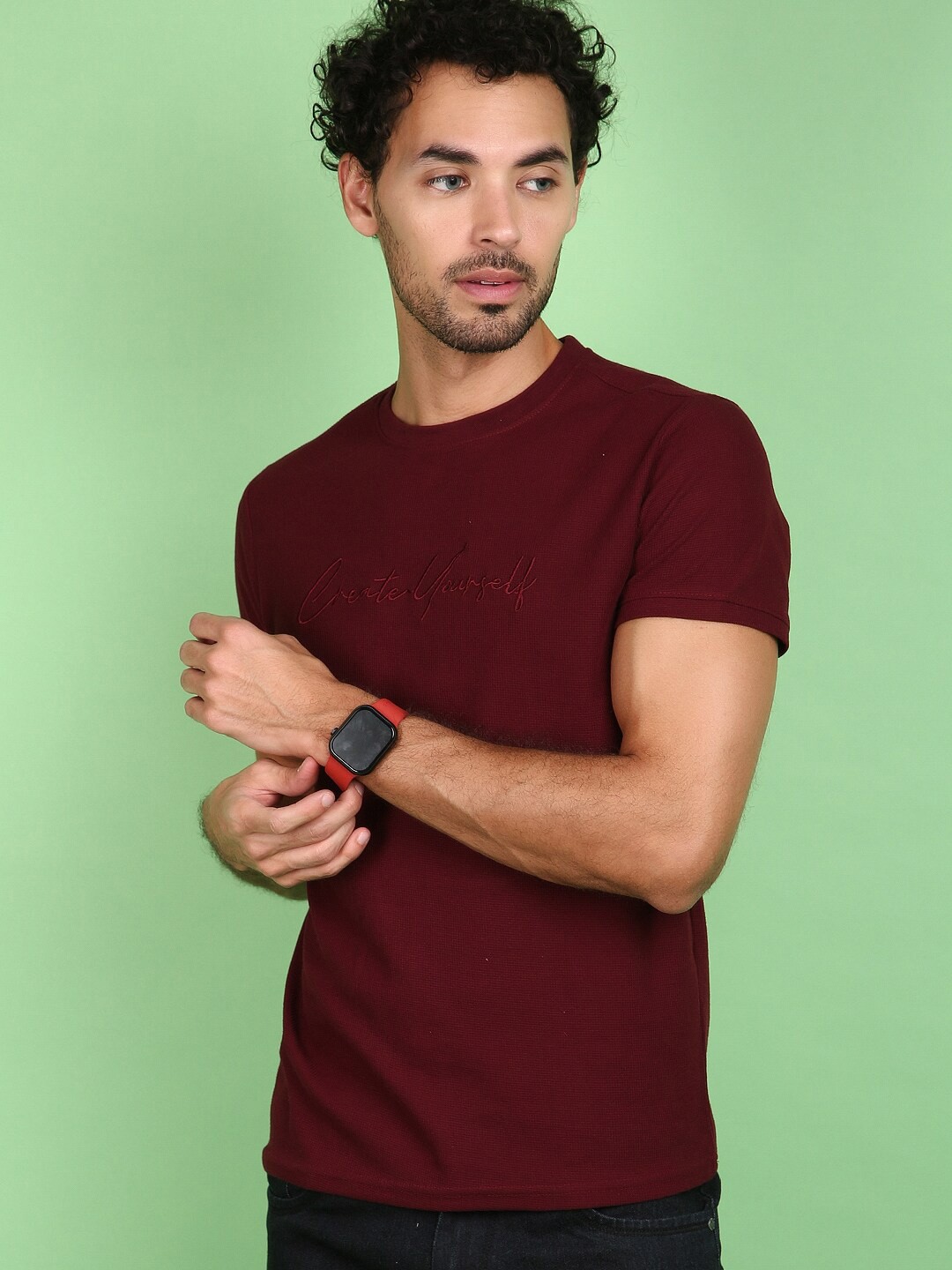 

V-Mart Round Neck Short Sleeves Slim Fit T-shirt, Maroon